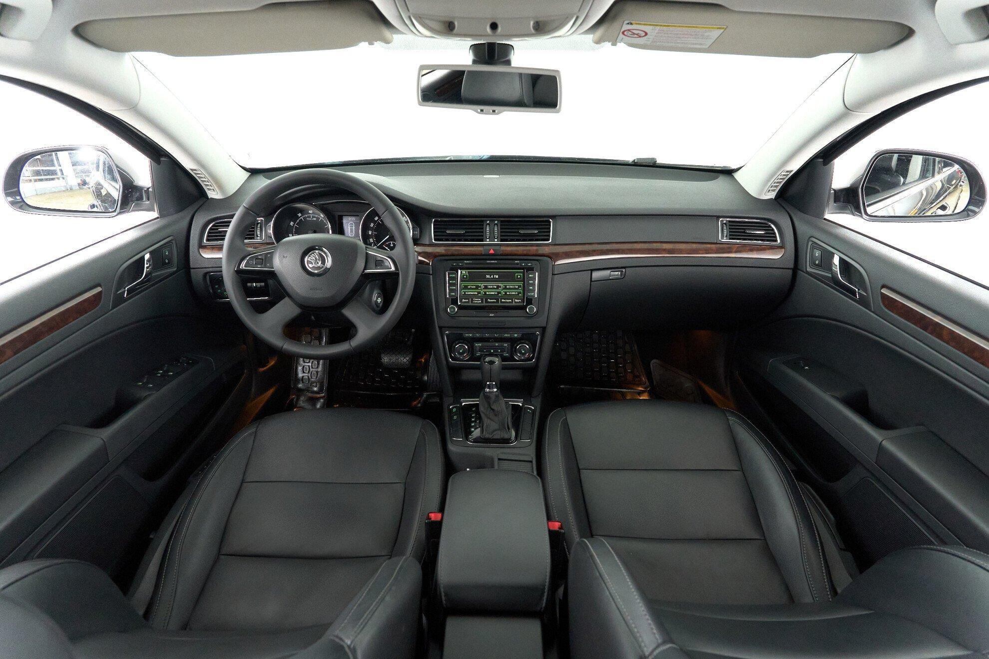 Skoda Superb 2014, черный