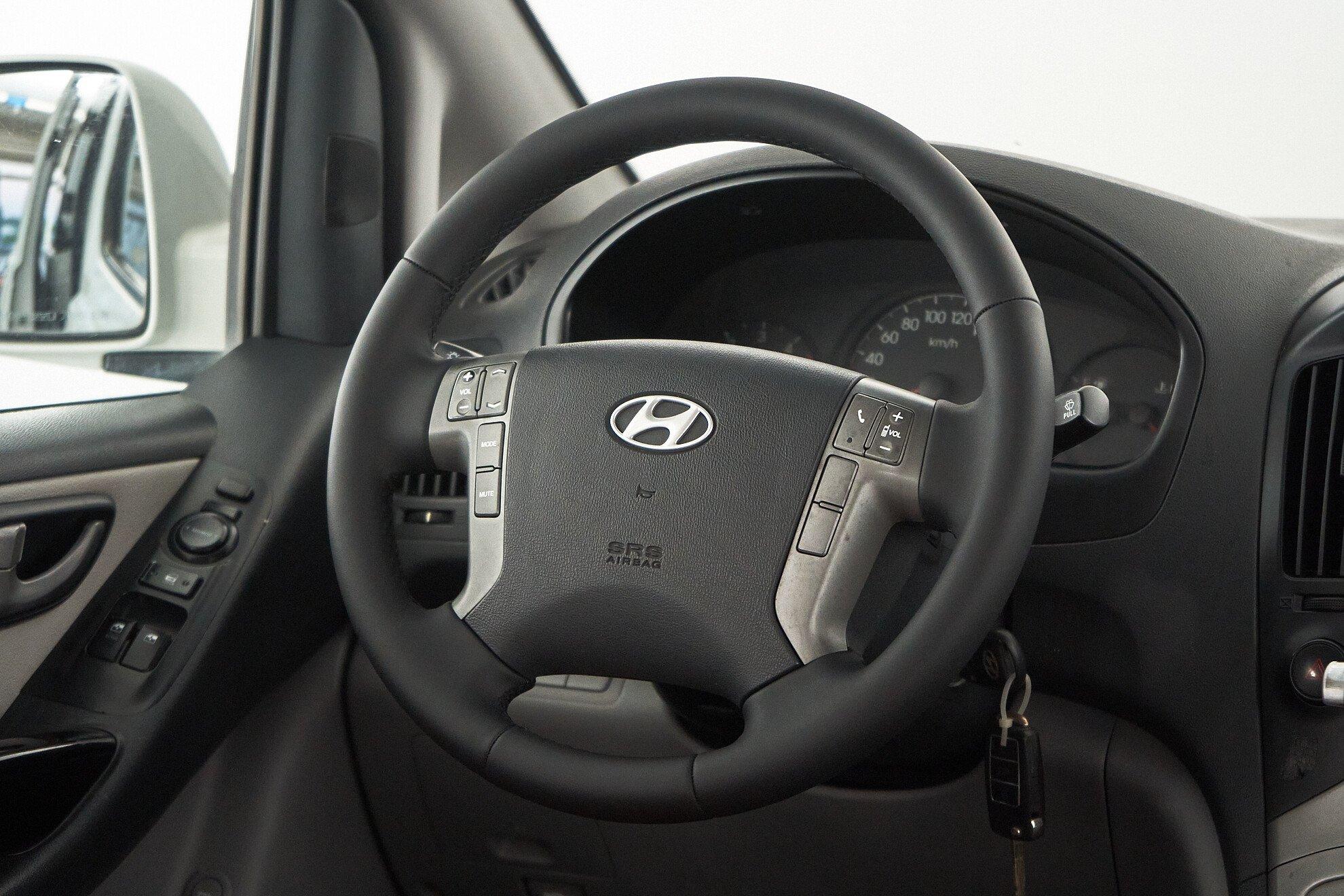 Hyundai Grand Starex 2010, белый