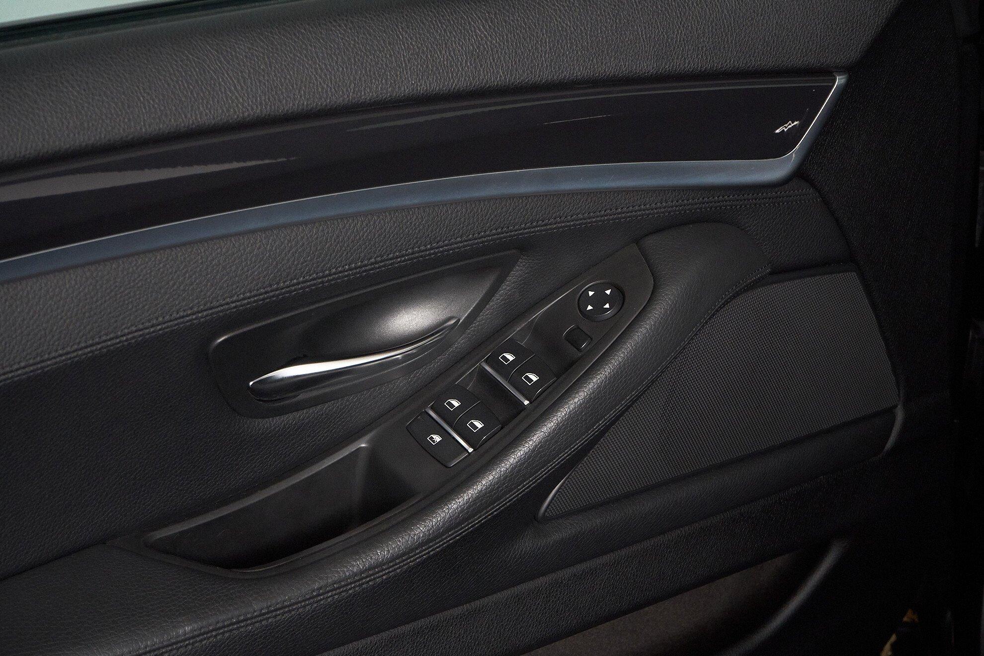 BMW 5 серии 2012, черный