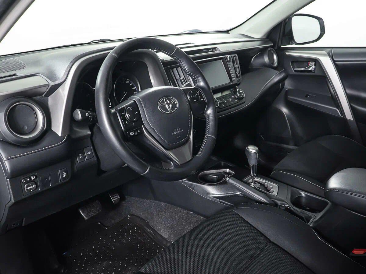 Toyota RAV4 2019, белый