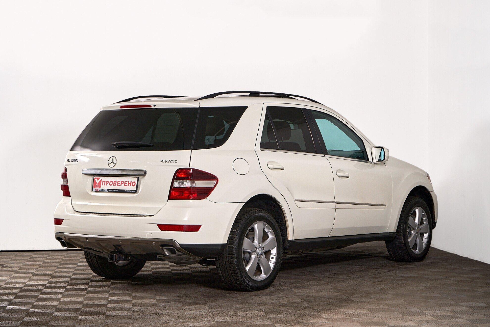 Mercedes-Benz M-Класс 2010, белый
