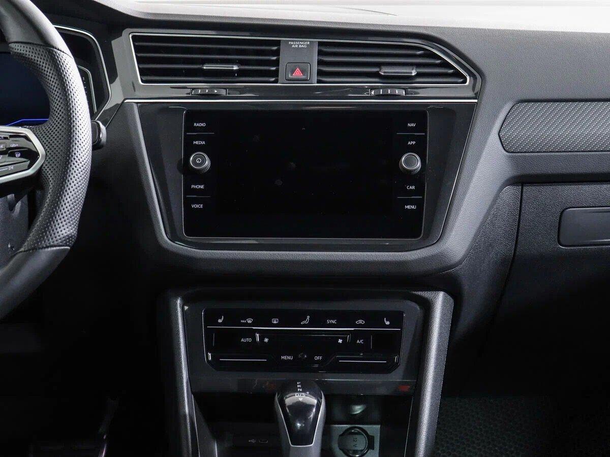Volkswagen Tiguan 2021, черный