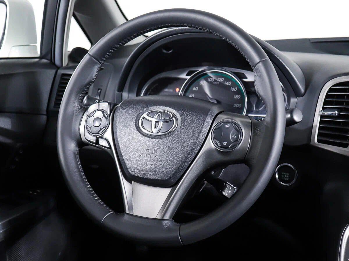 Toyota Venza 2016, белый