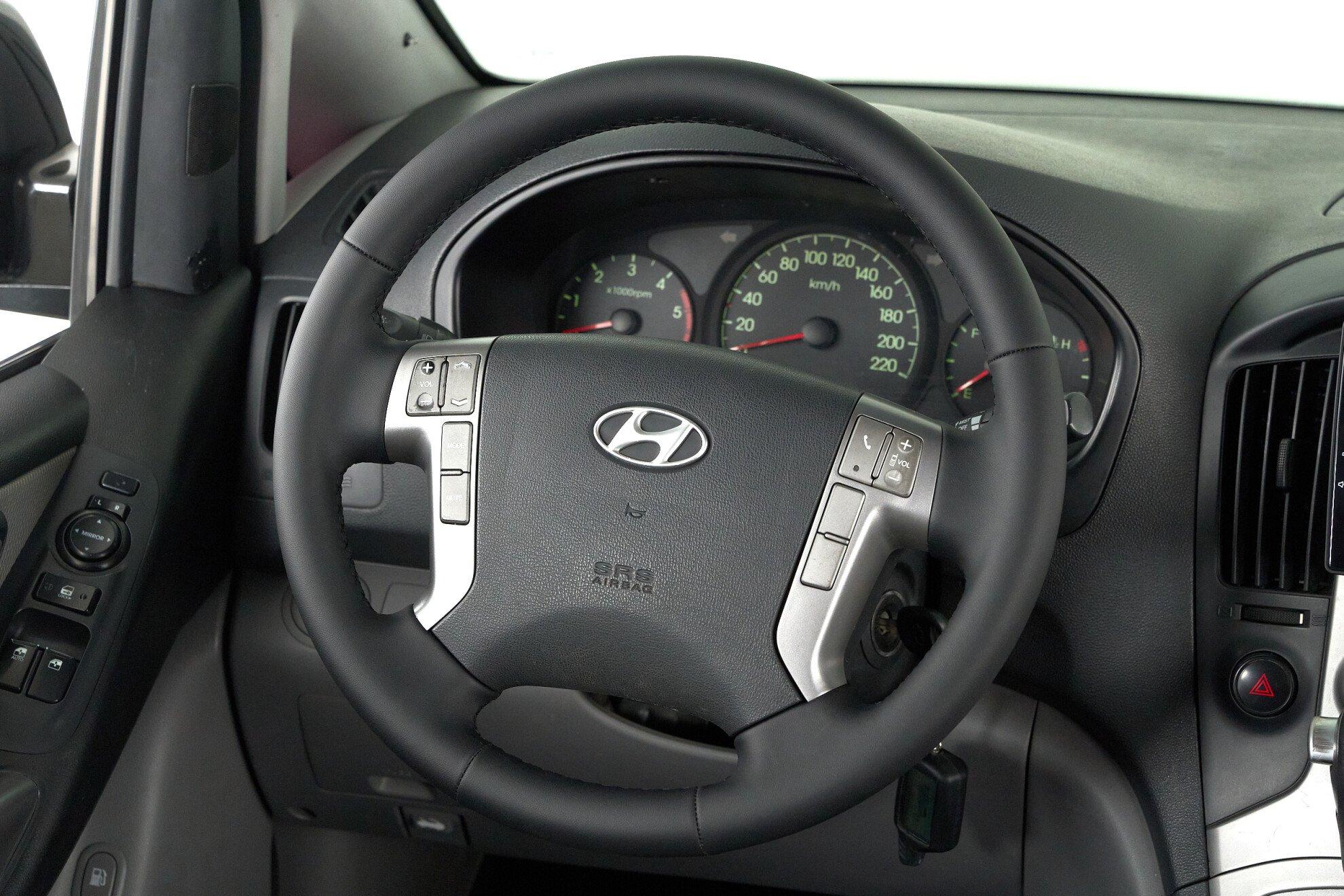 Hyundai Grand Starex 2011, черный