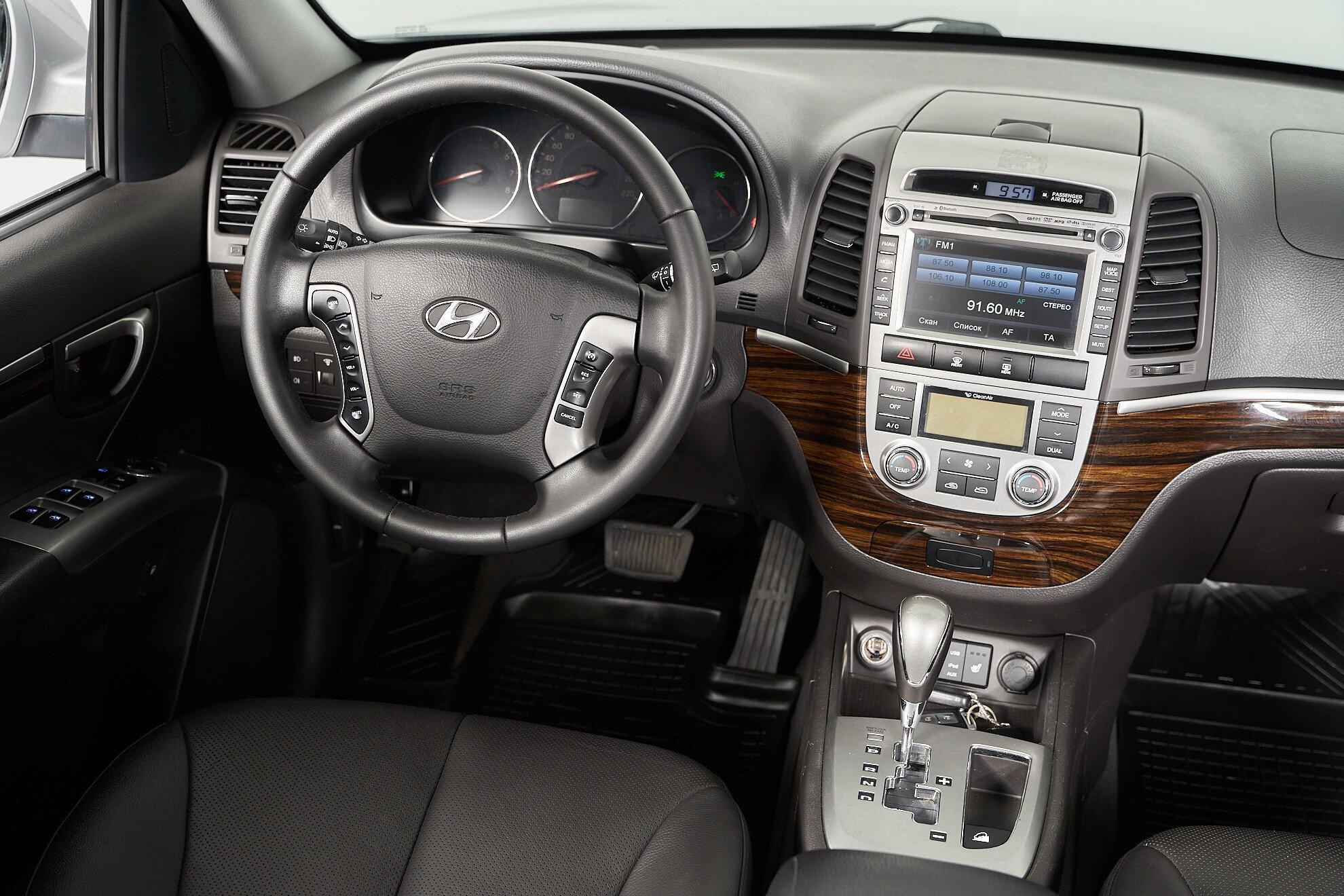 Hyundai Santa Fe 2011, серебряный