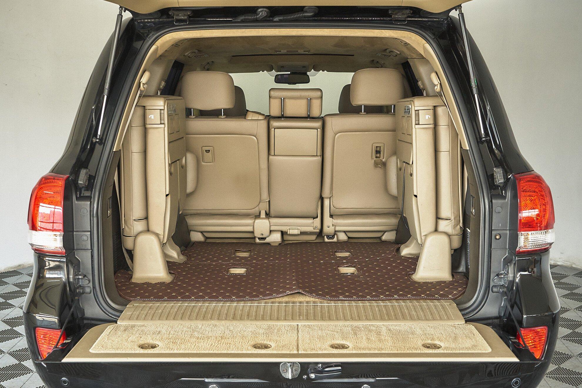 Toyota Land Cruiser 2010, черный