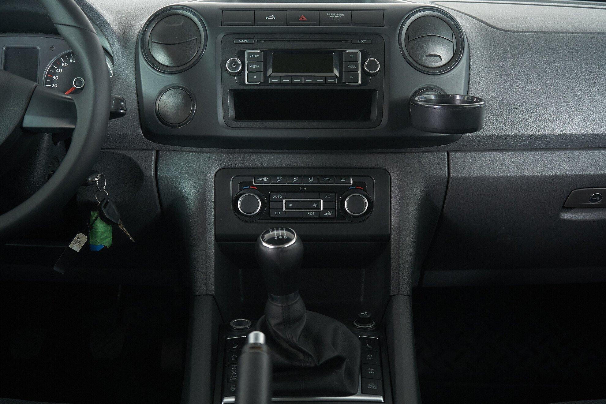 Volkswagen Amarok 2012, серый