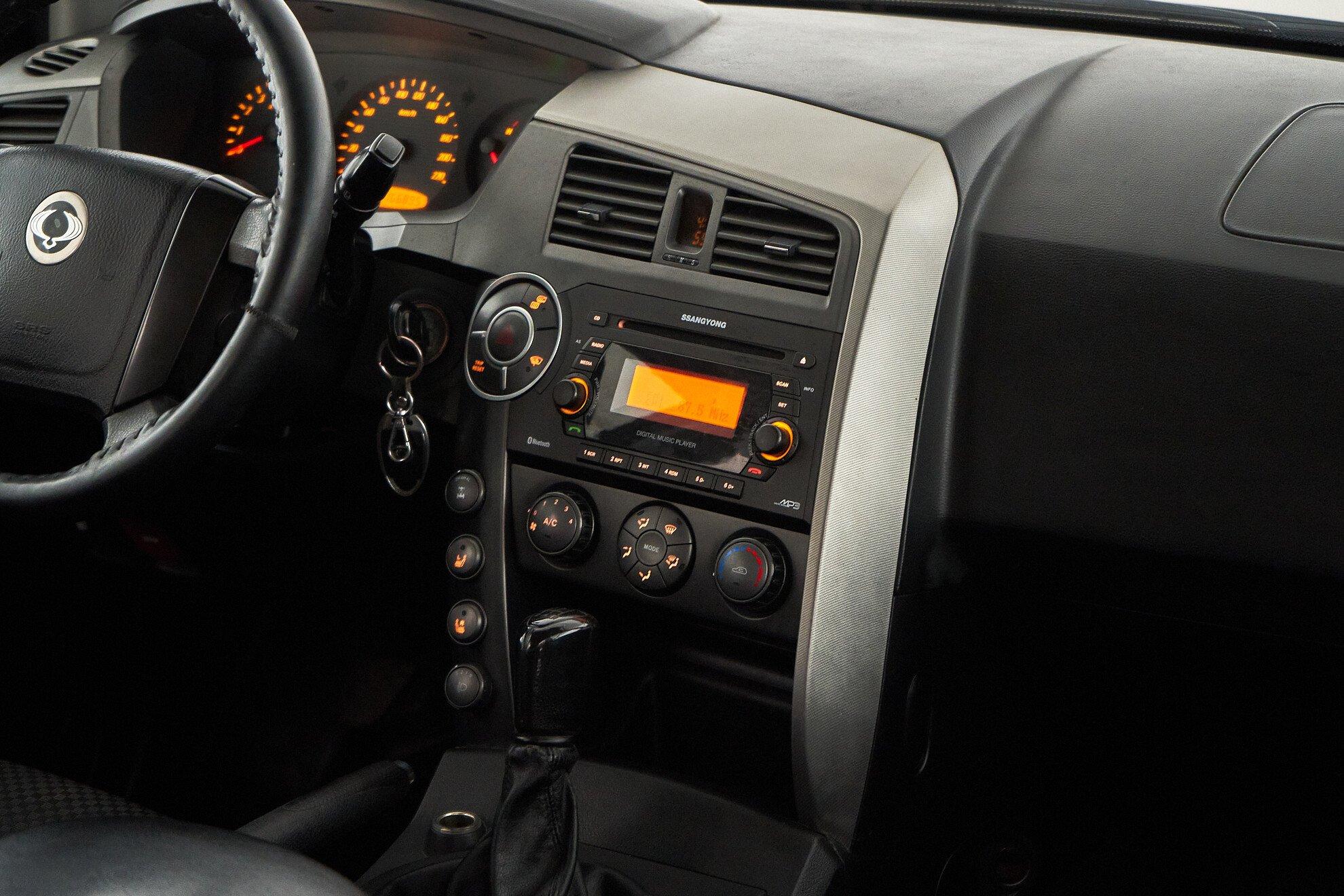 SsangYong Kyron 2013, черный