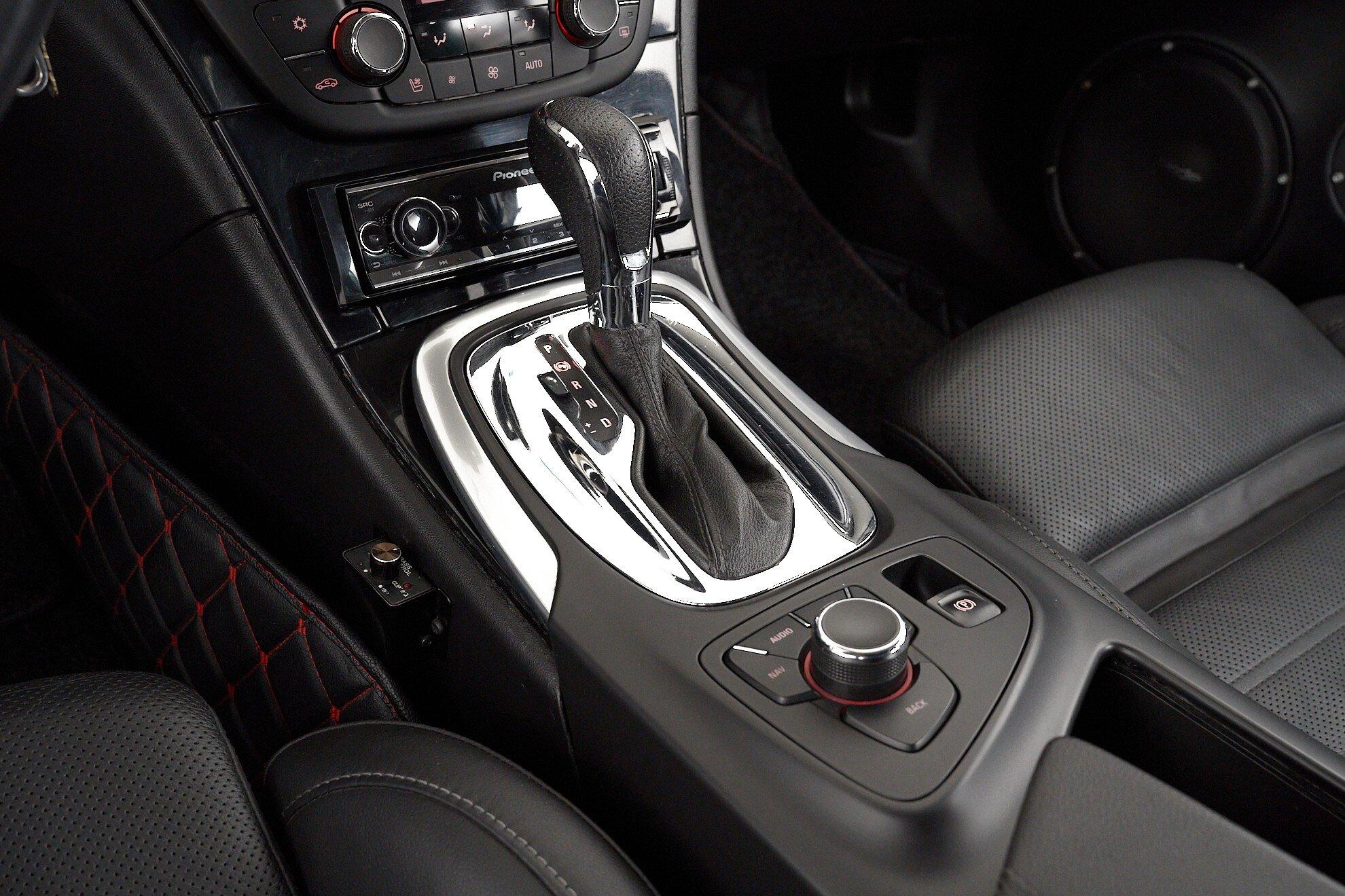 Opel Insignia 2011, серый