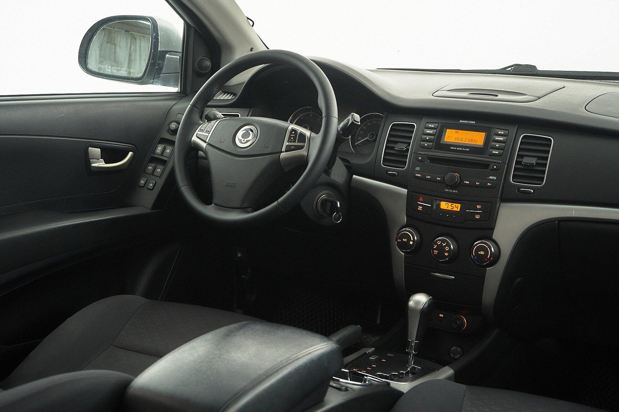SsangYong Actyon 2012, серебряный