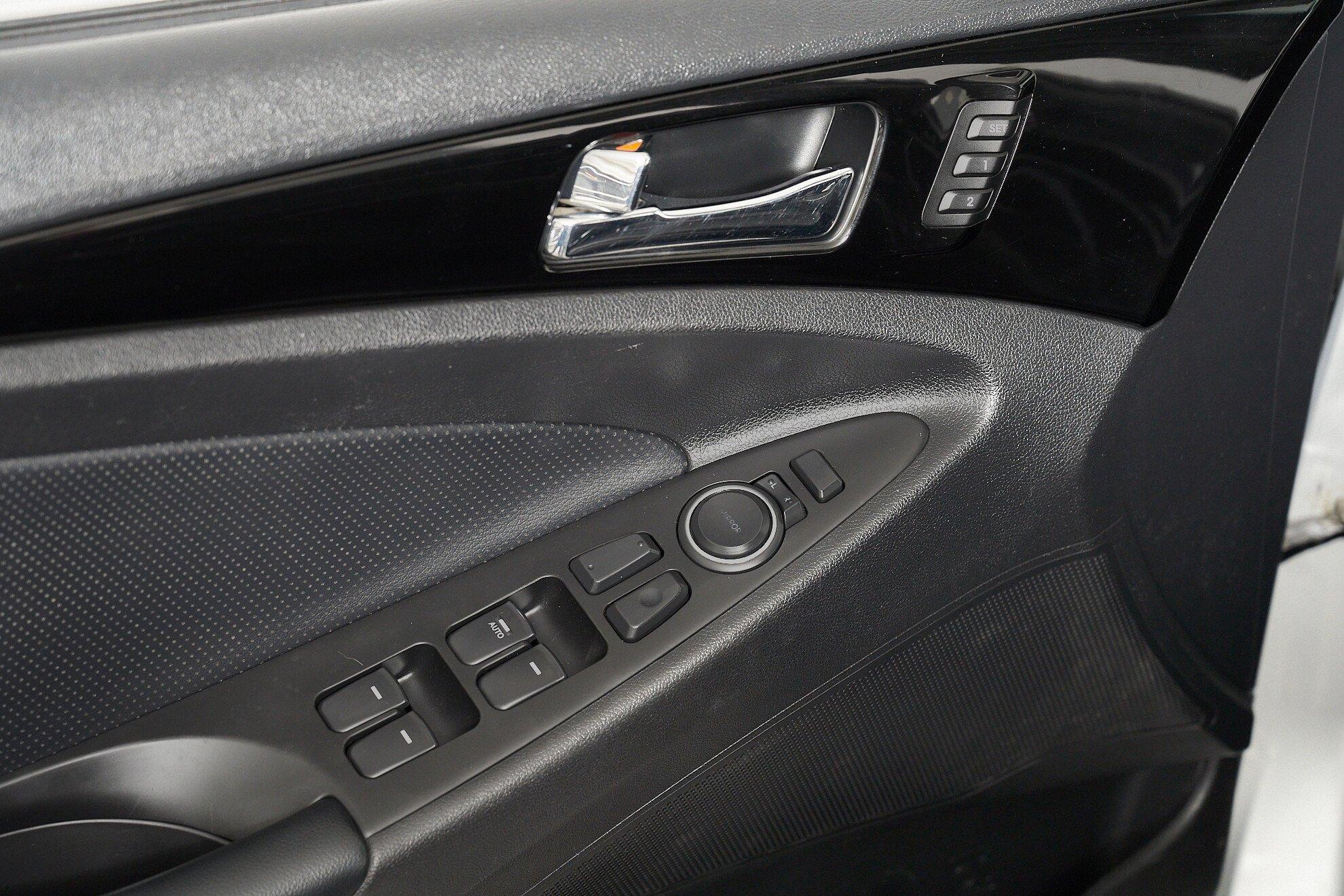 Hyundai Sonata 2011, серебряный