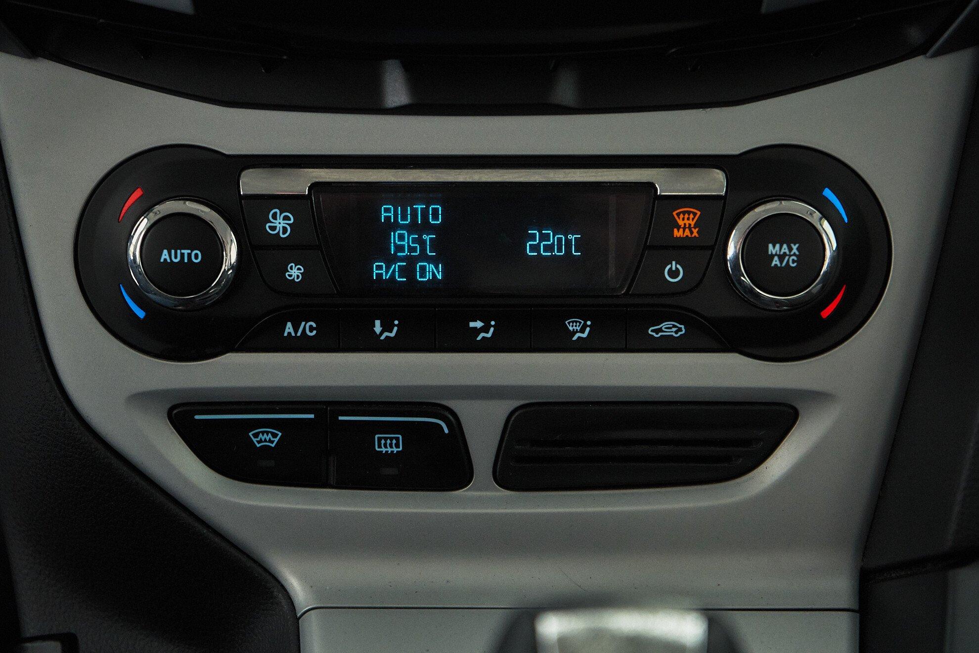 Ford Focus 2015, коричневый