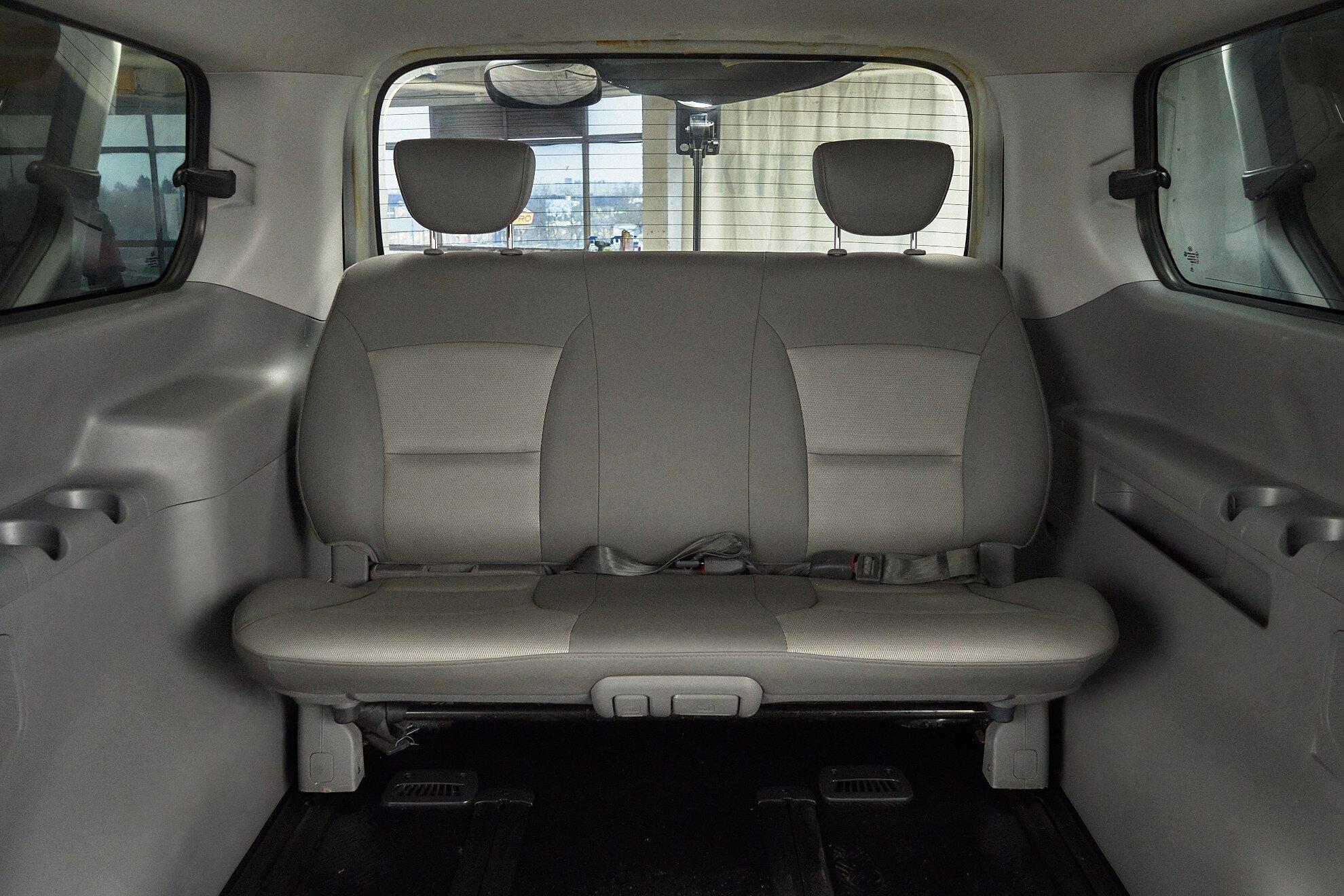 Hyundai Grand Starex 2010, серебряный
