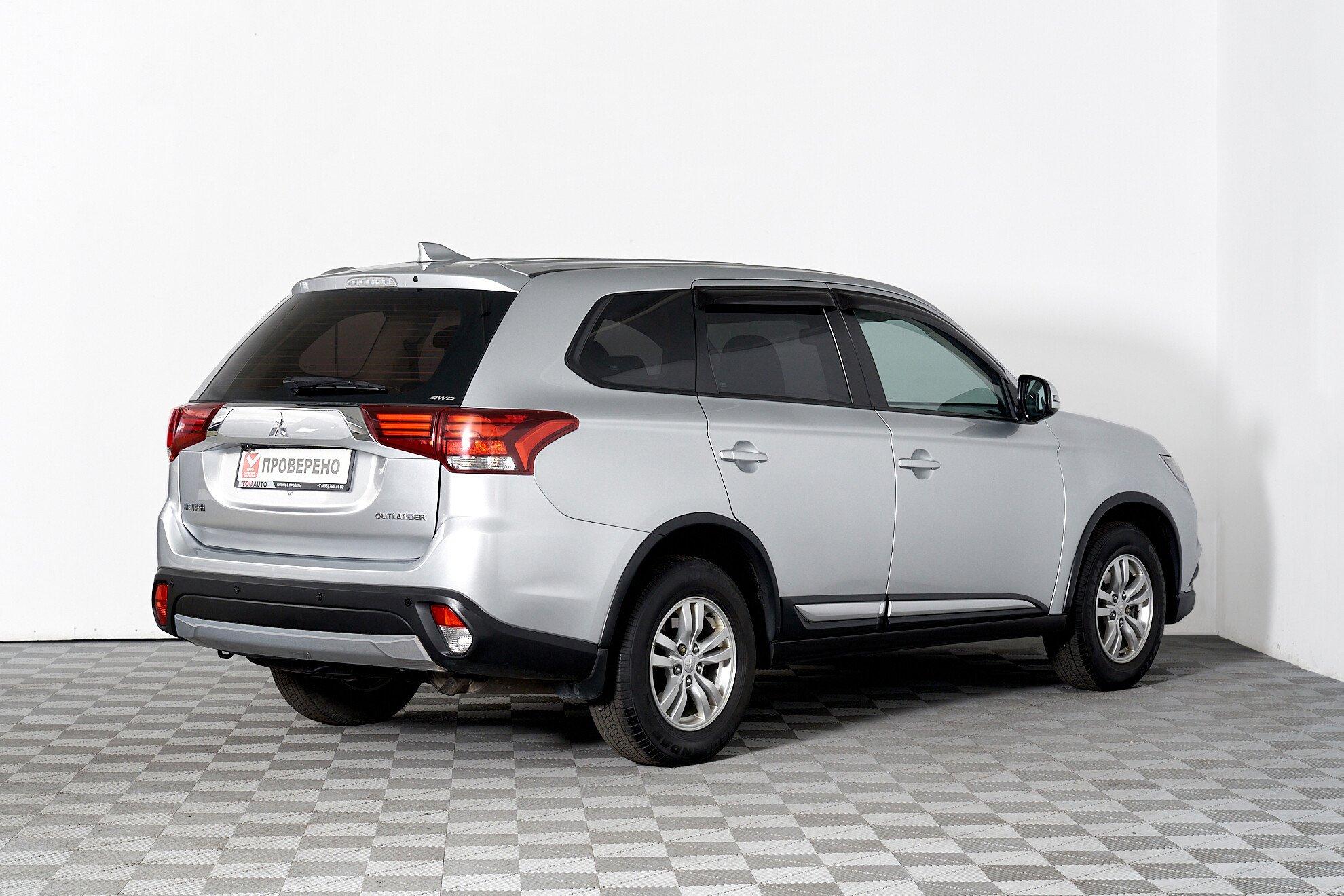 Mitsubishi Outlander 2018, серый
