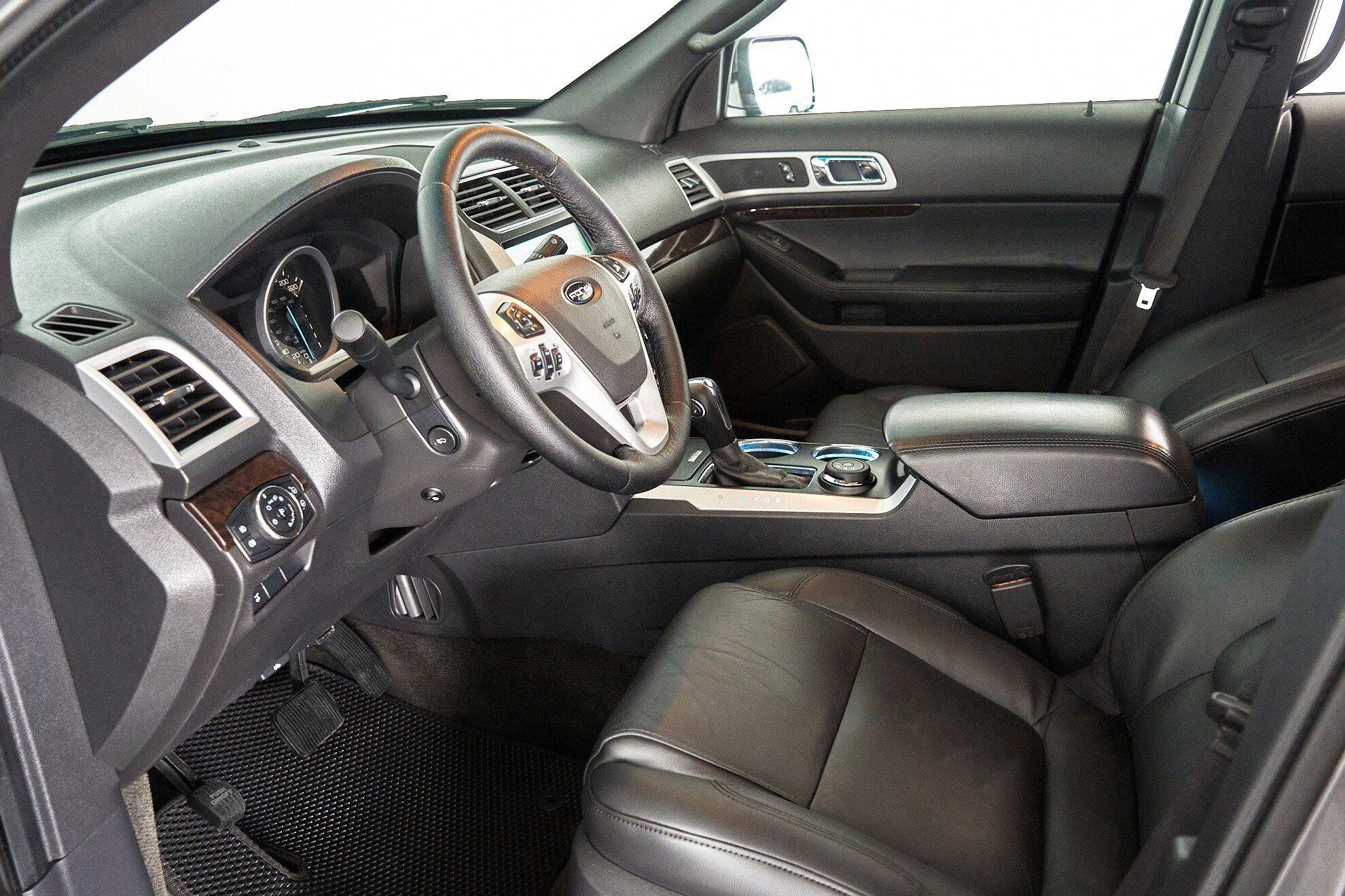 Ford Explorer 2014, серый