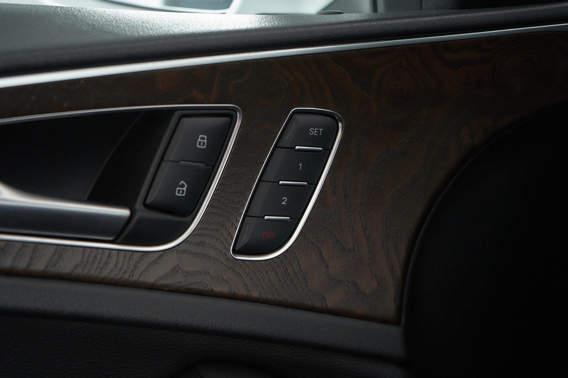 Audi A6 2012, белый