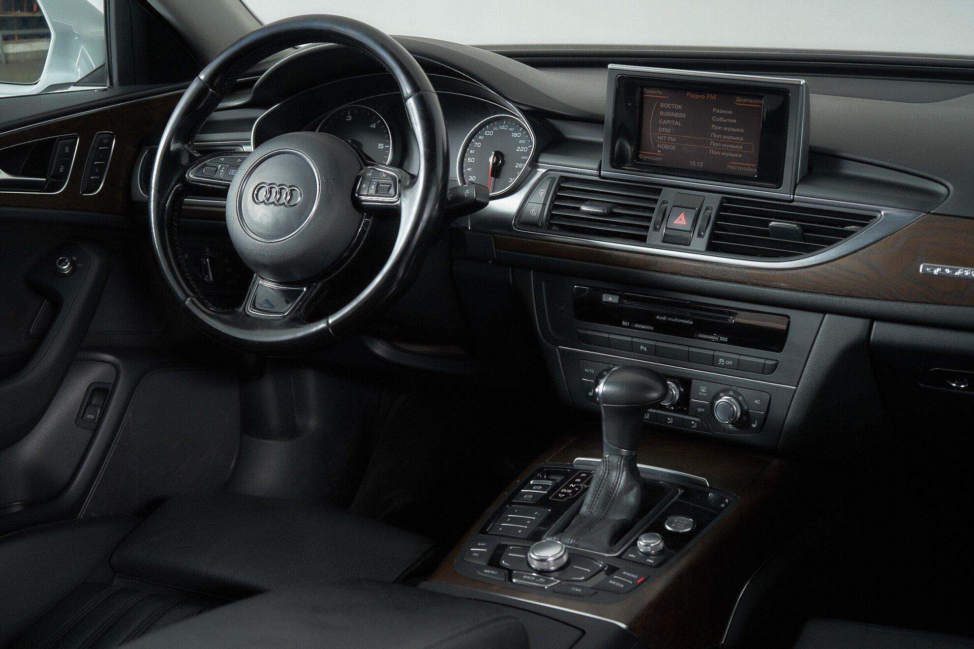 Audi A6 2012, белый