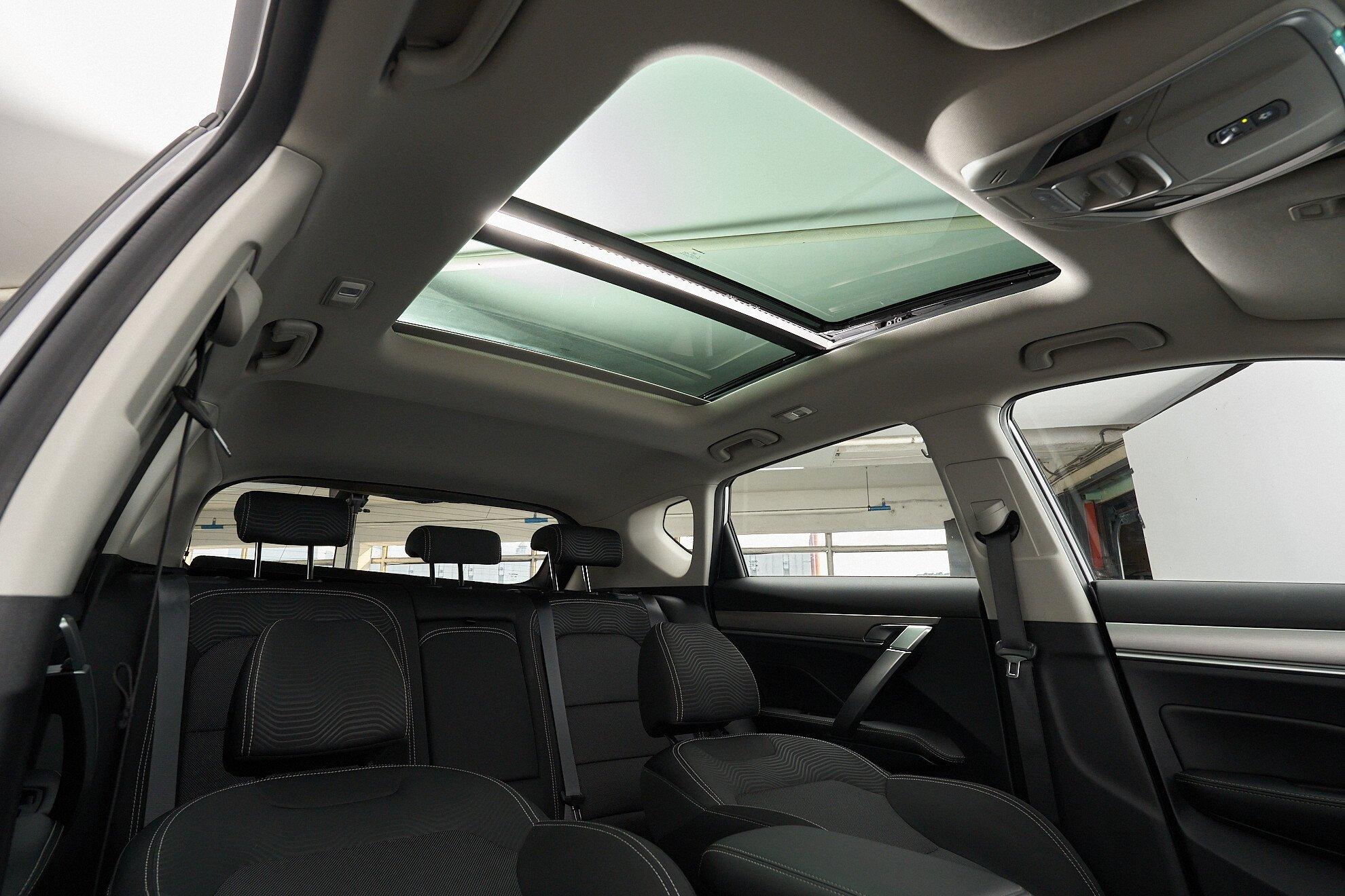 Geely Coolray 2022, серебряный
