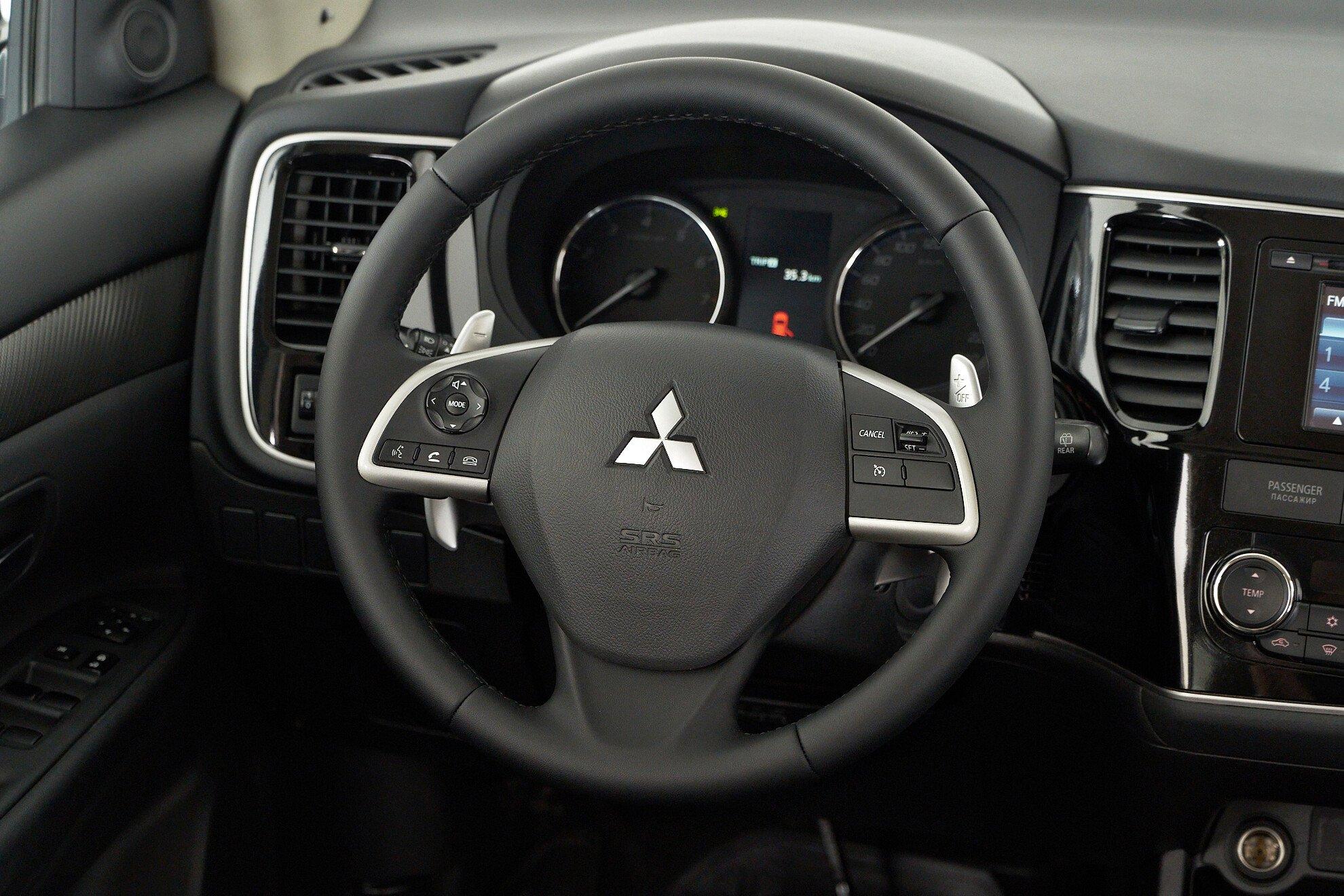Mitsubishi Outlander 2012, черный