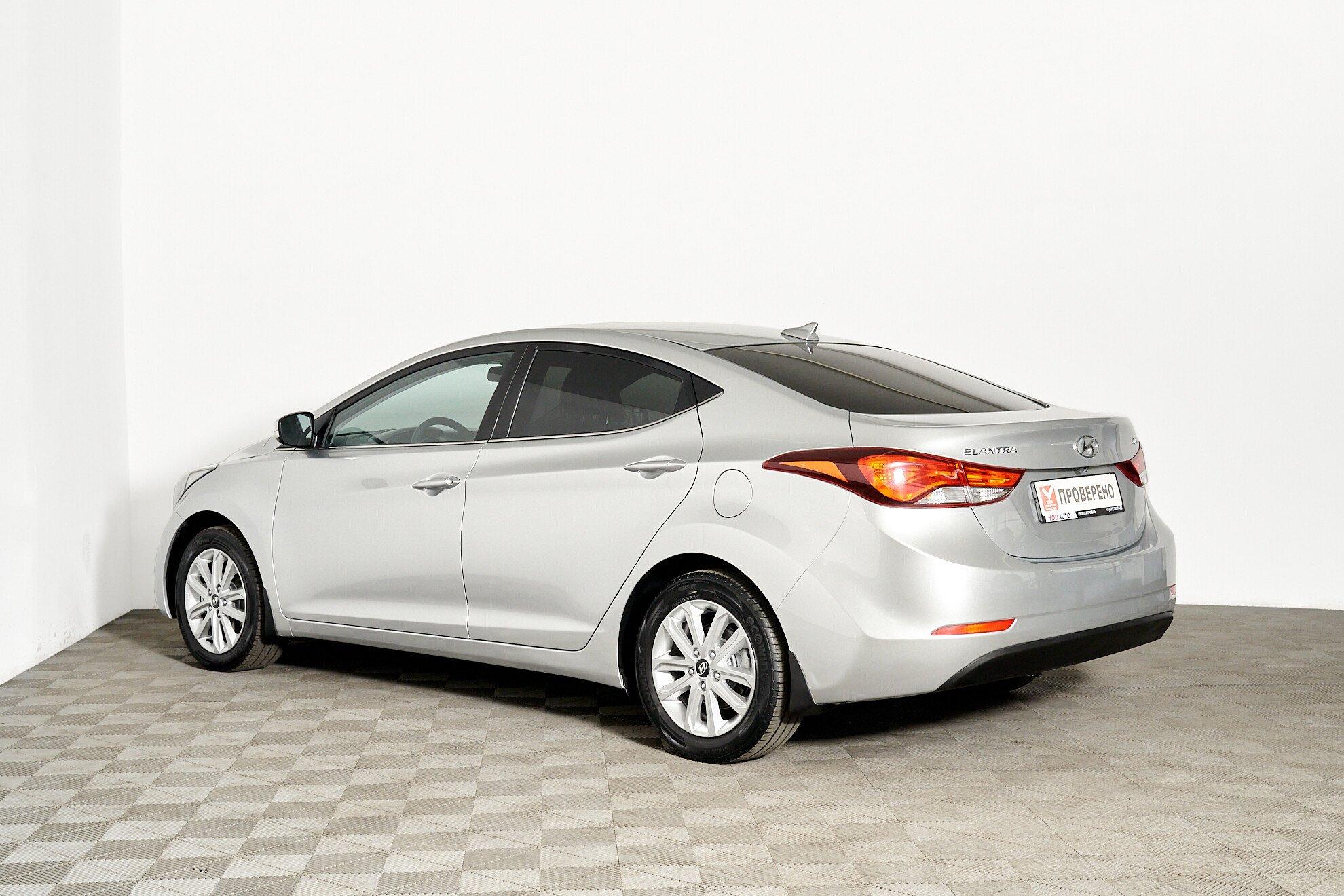 Hyundai Elantra 2015, серебряный
