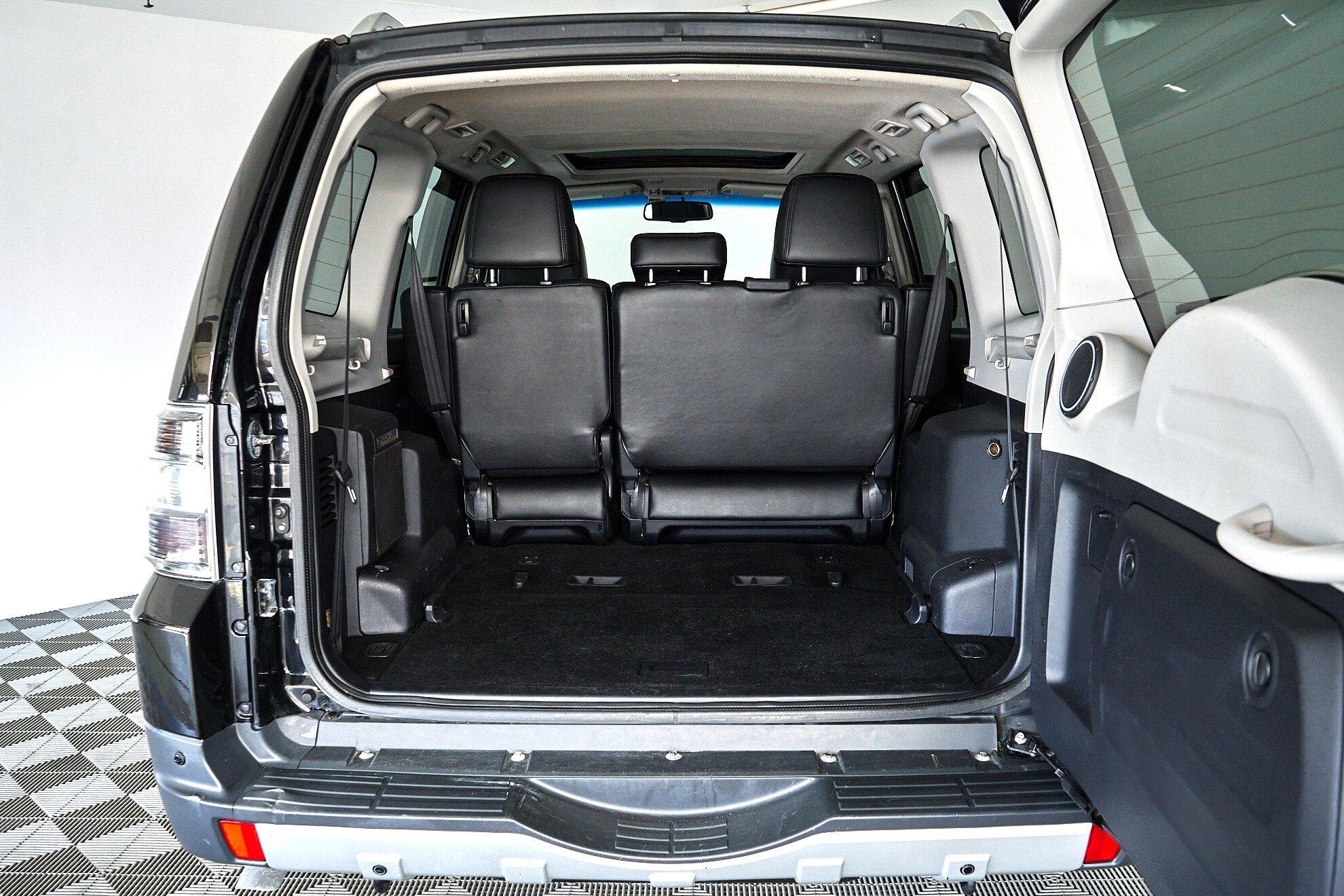 Mitsubishi Pajero 2007, черный