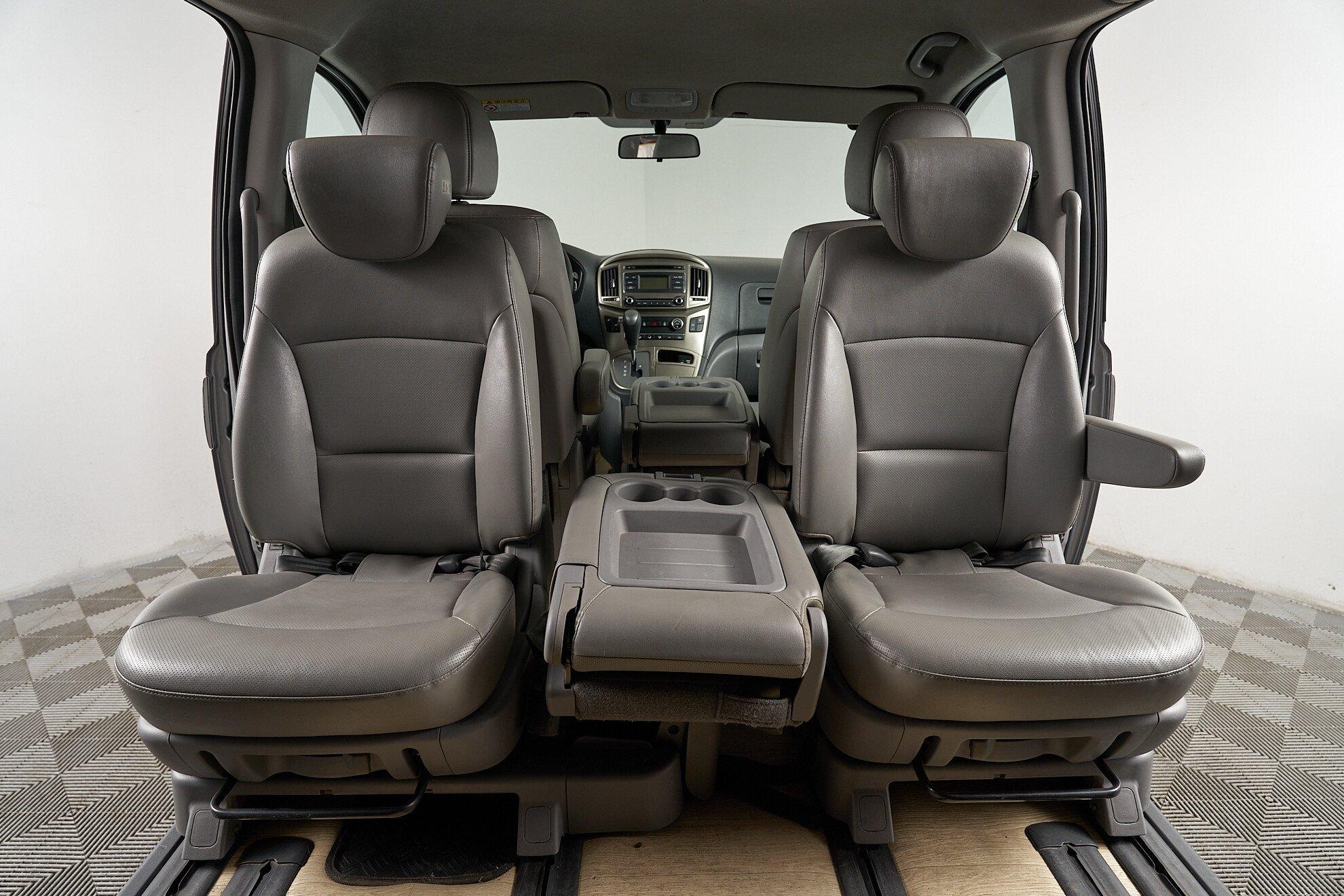 Hyundai Grand Starex 2016, серебряный