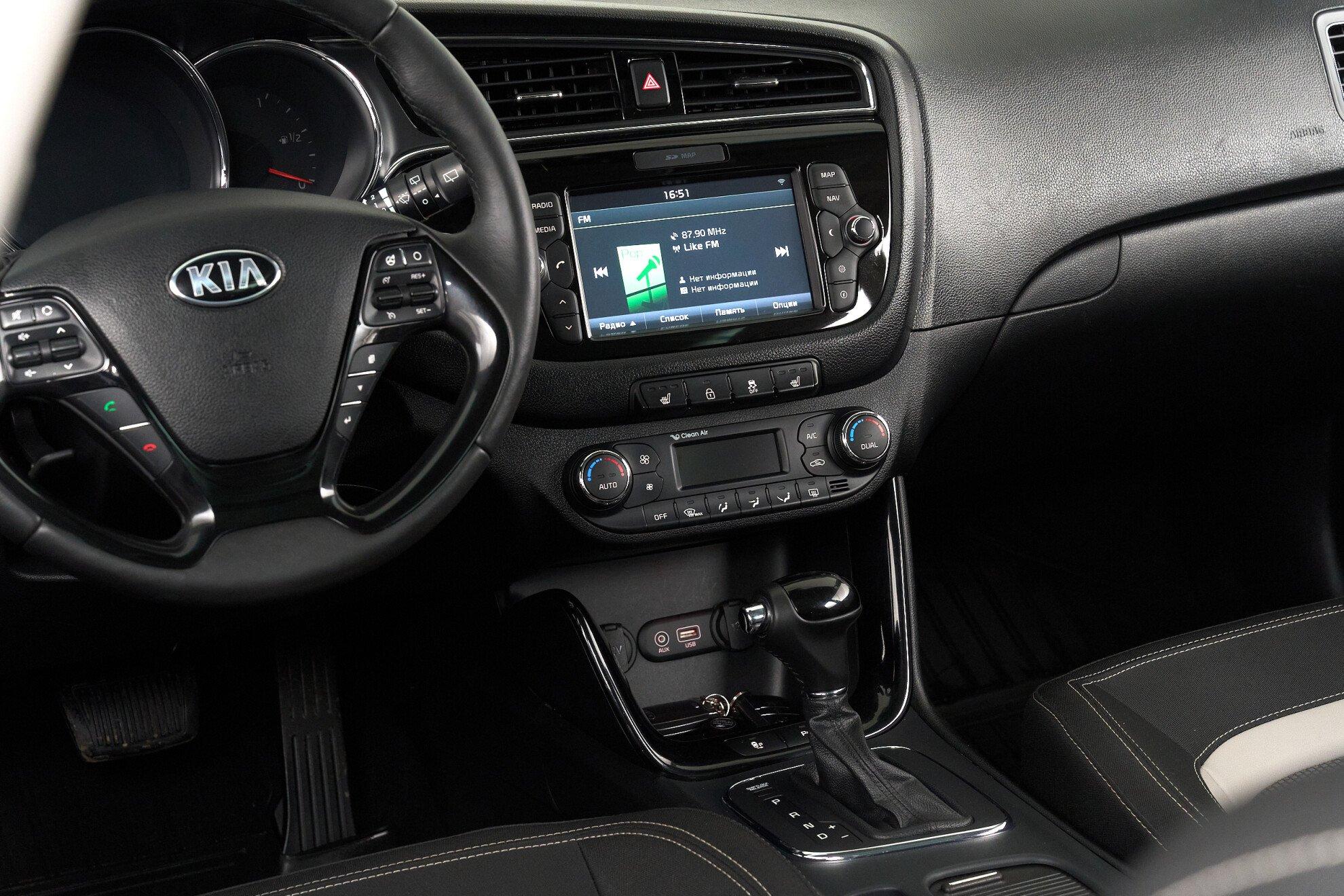 Kia Ceed 2017, белый