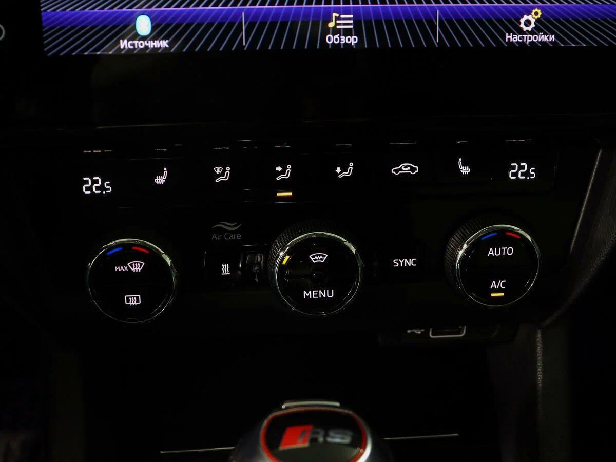 Skoda Octavia 2018, белый