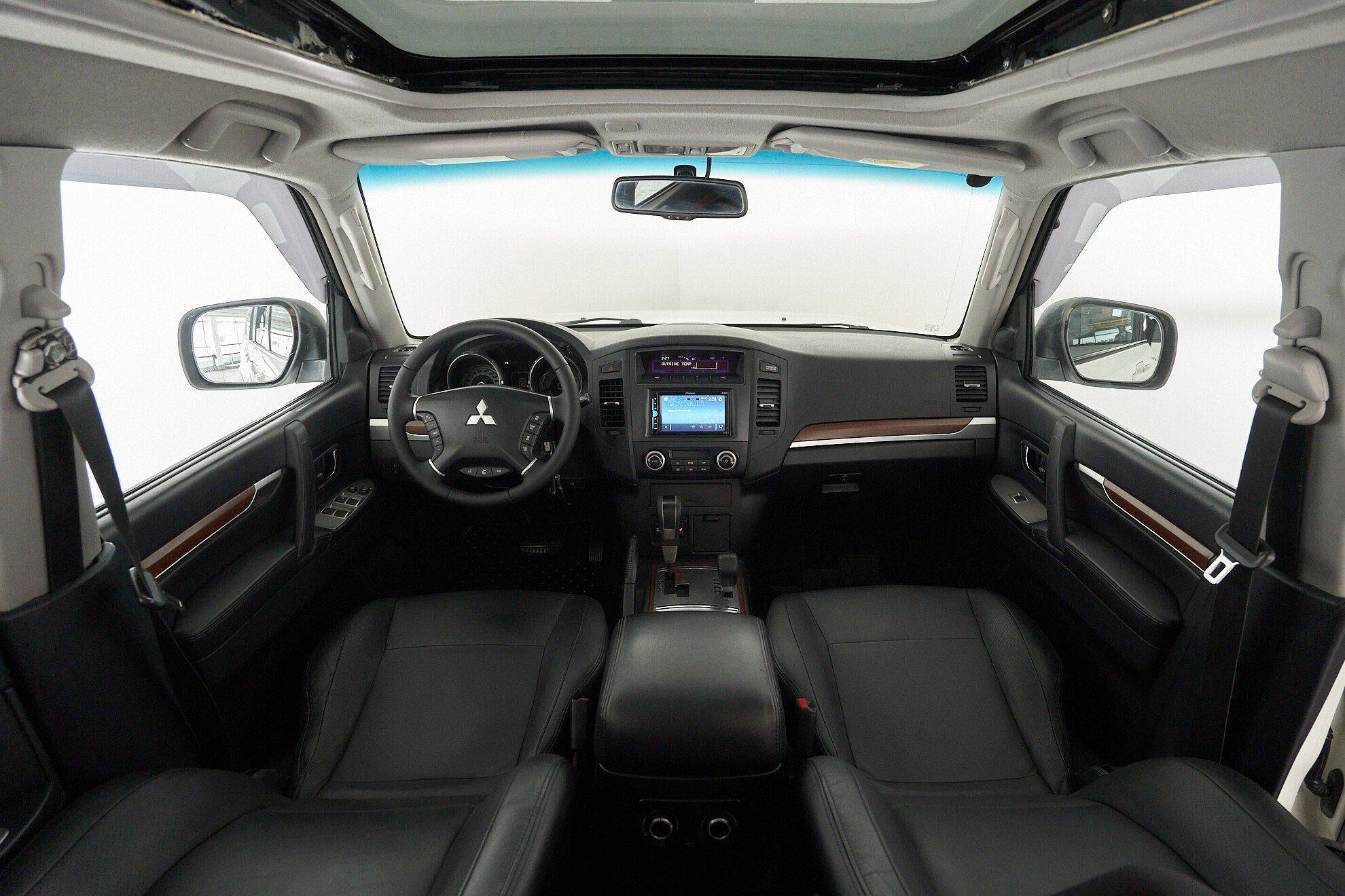 Mitsubishi Pajero 2008, белый