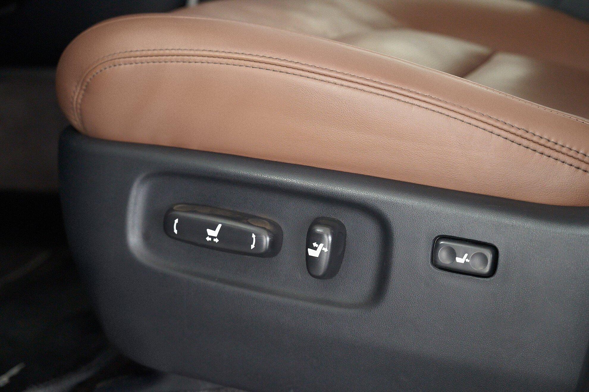 Toyota Land Cruiser 2014, черный