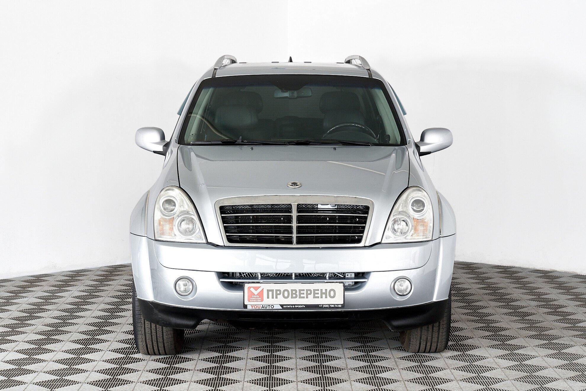 SsangYong Rexton 2010, серебряный