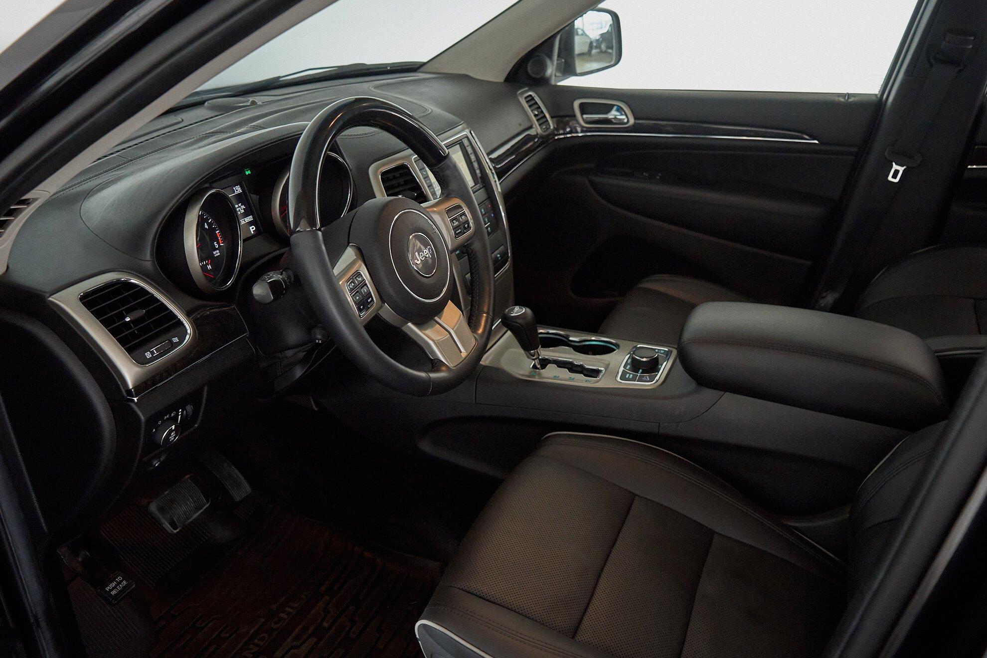 Jeep Grand Cherokee 2011, черный