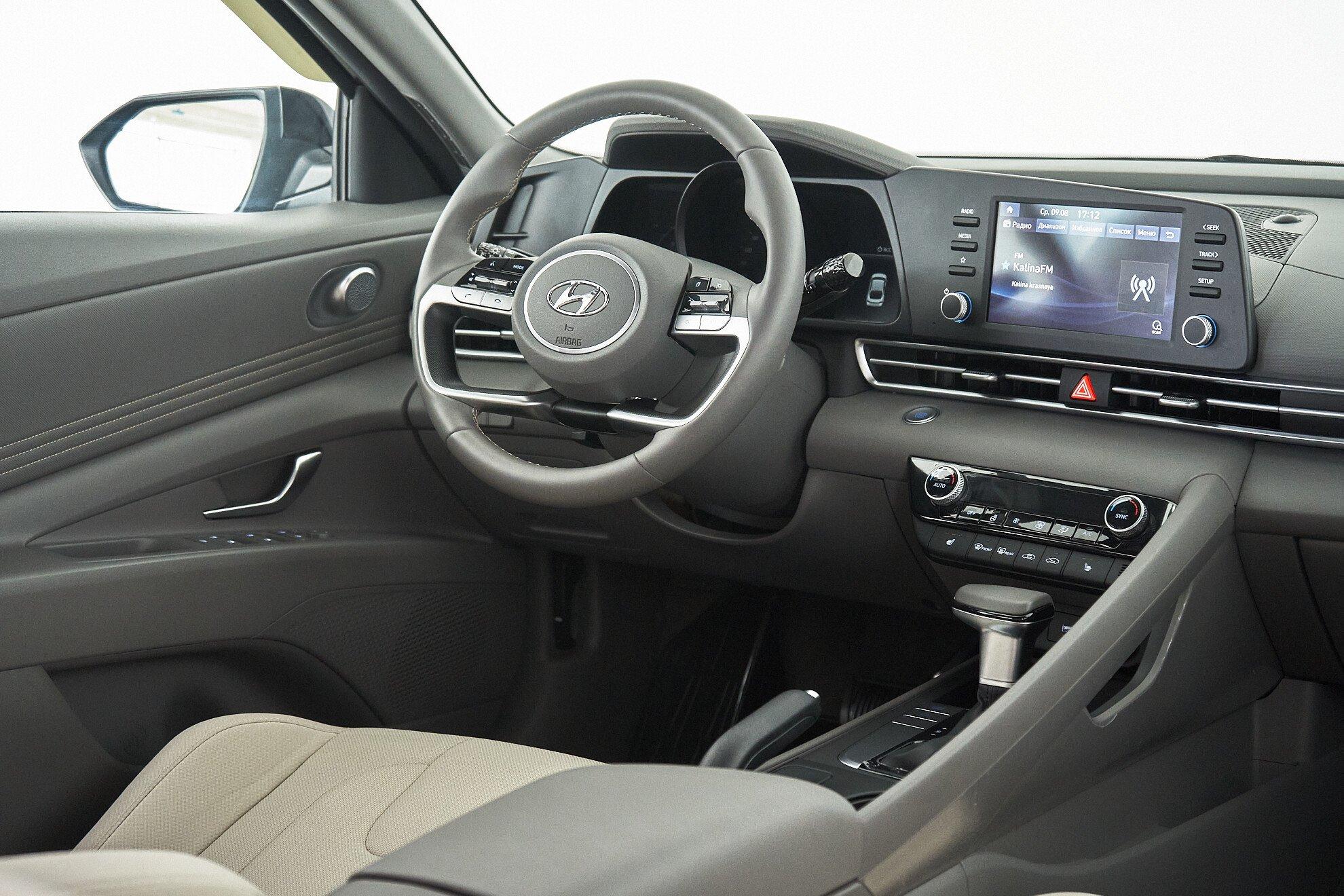 Hyundai Elantra 2022, черный