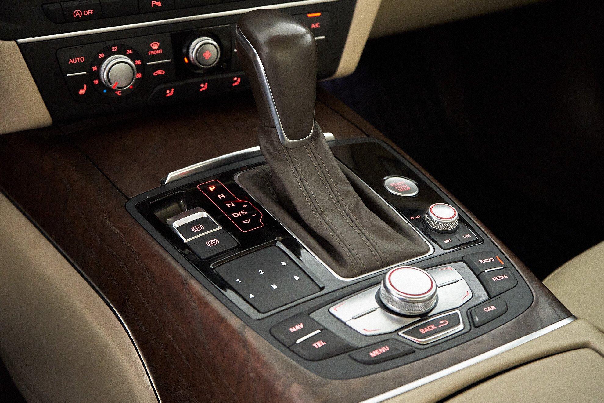 Audi A6 2017, черный