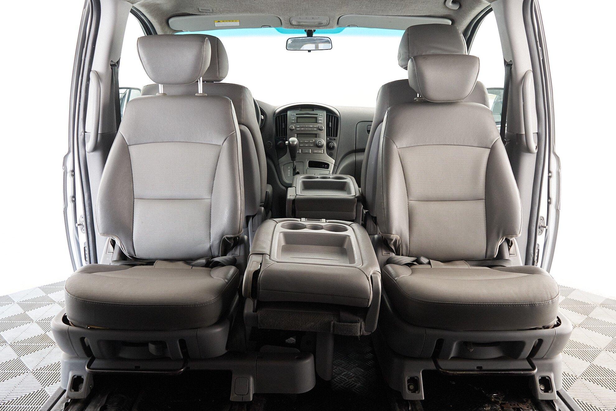 Hyundai Grand Starex 2008, серебряный