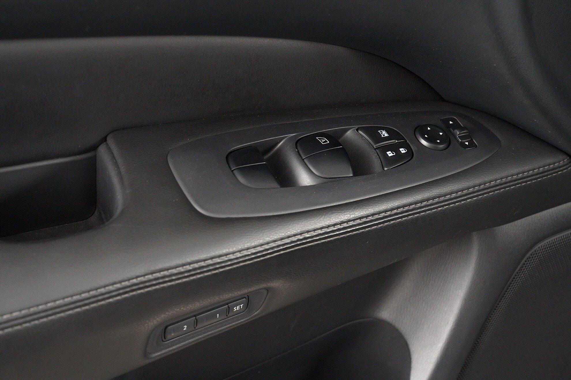 Nissan Pathfinder 2015, черный