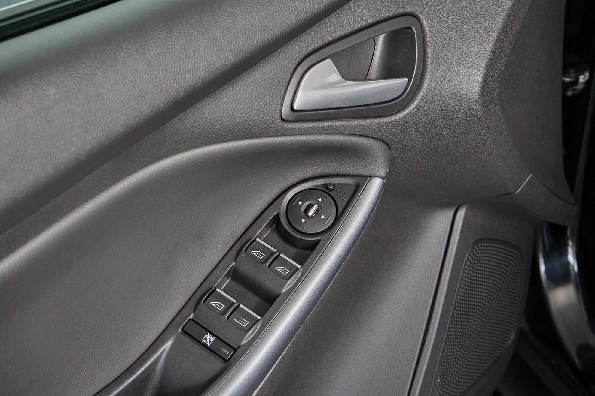 Ford Focus 2014, черный
