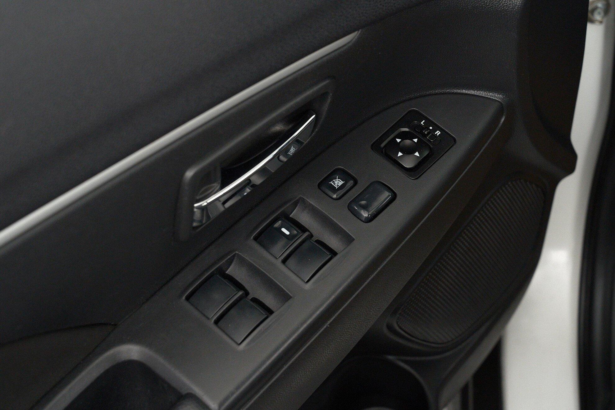 Mitsubishi ASX 2012, белый