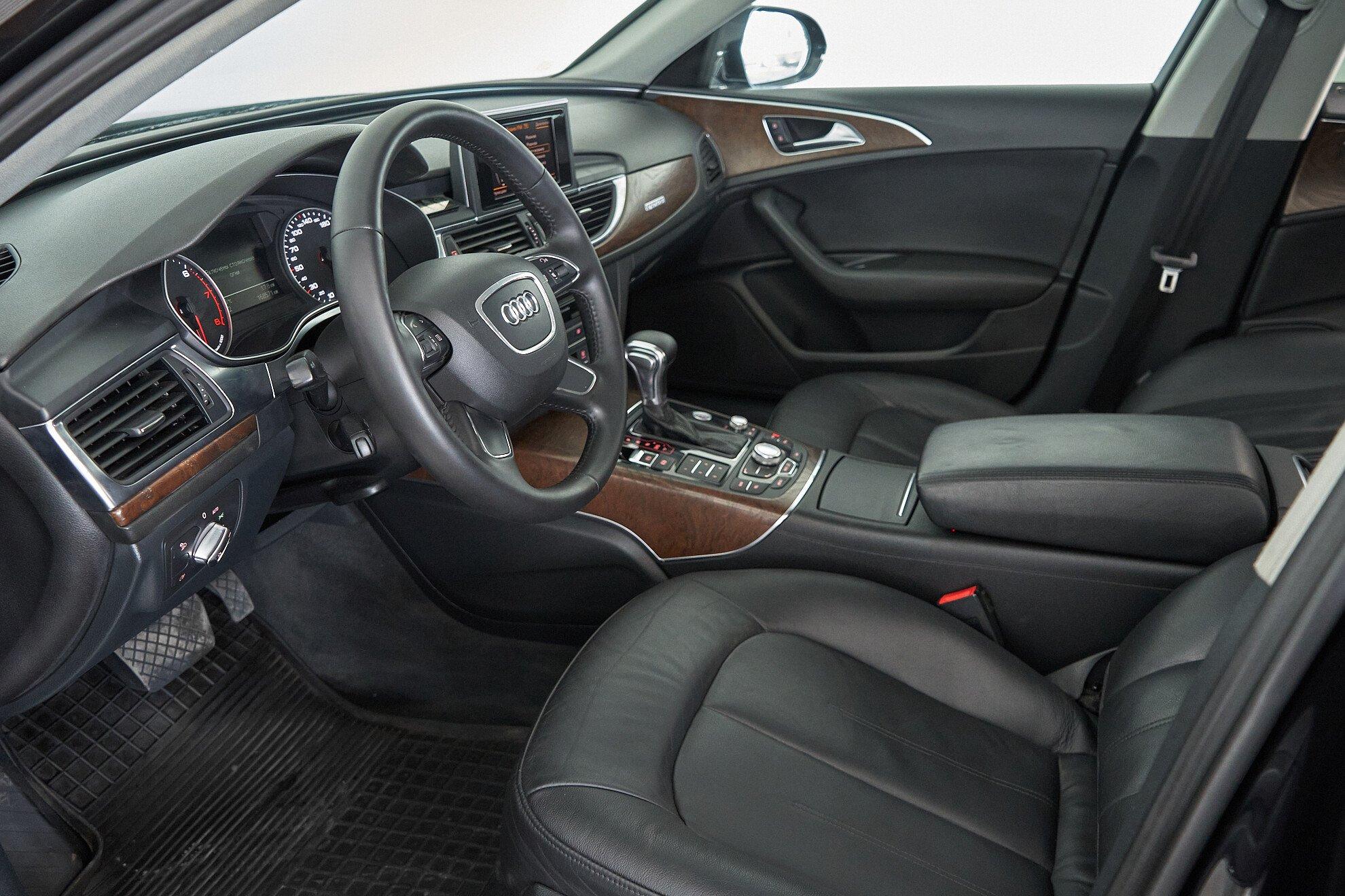 Audi A6 2012, черный