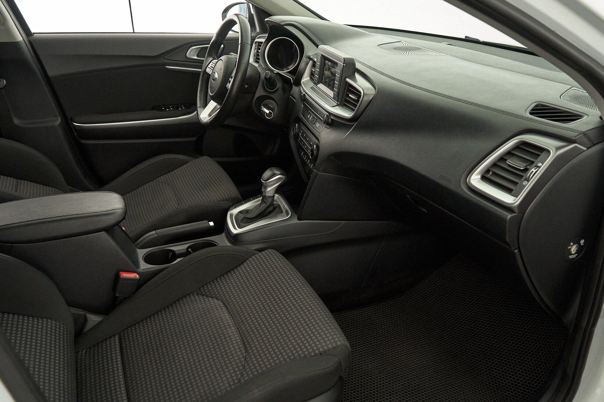 Kia Ceed 2018, белый