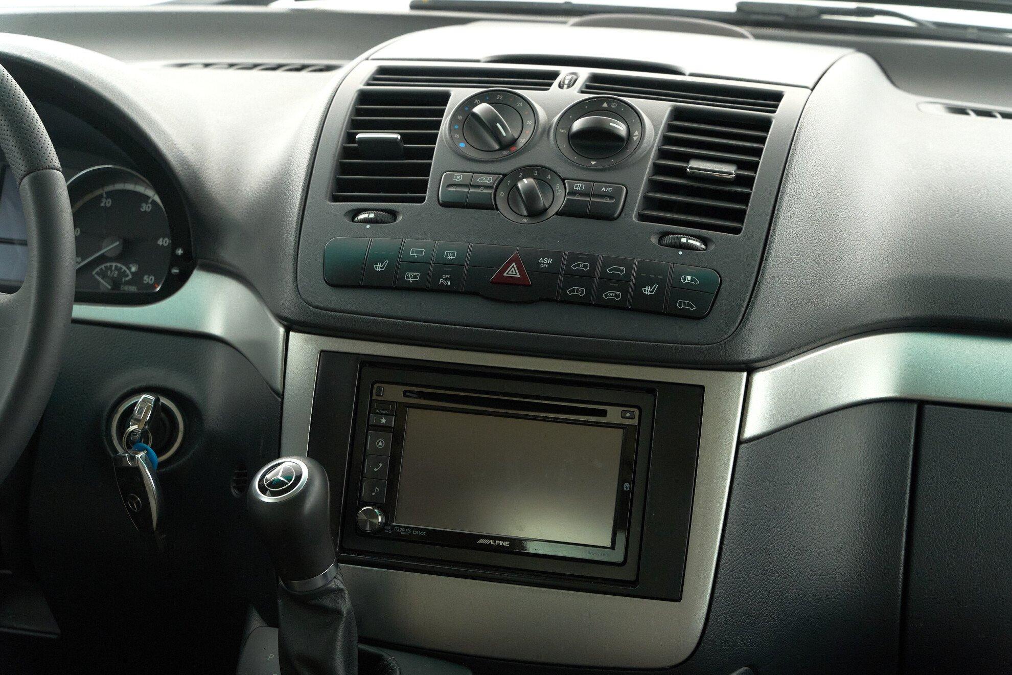 Mercedes-Benz Viano 2012, черный