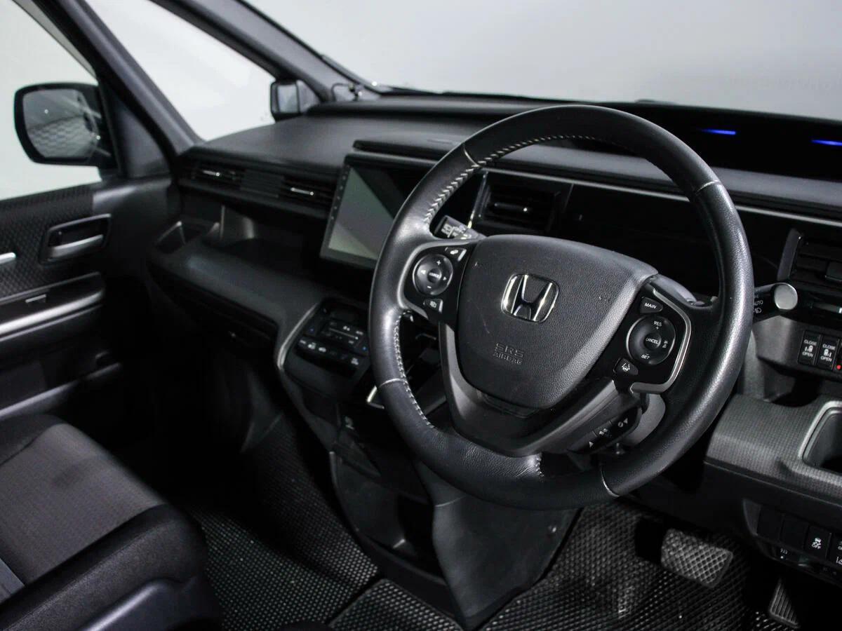 Honda Stepwgn 2017, черный