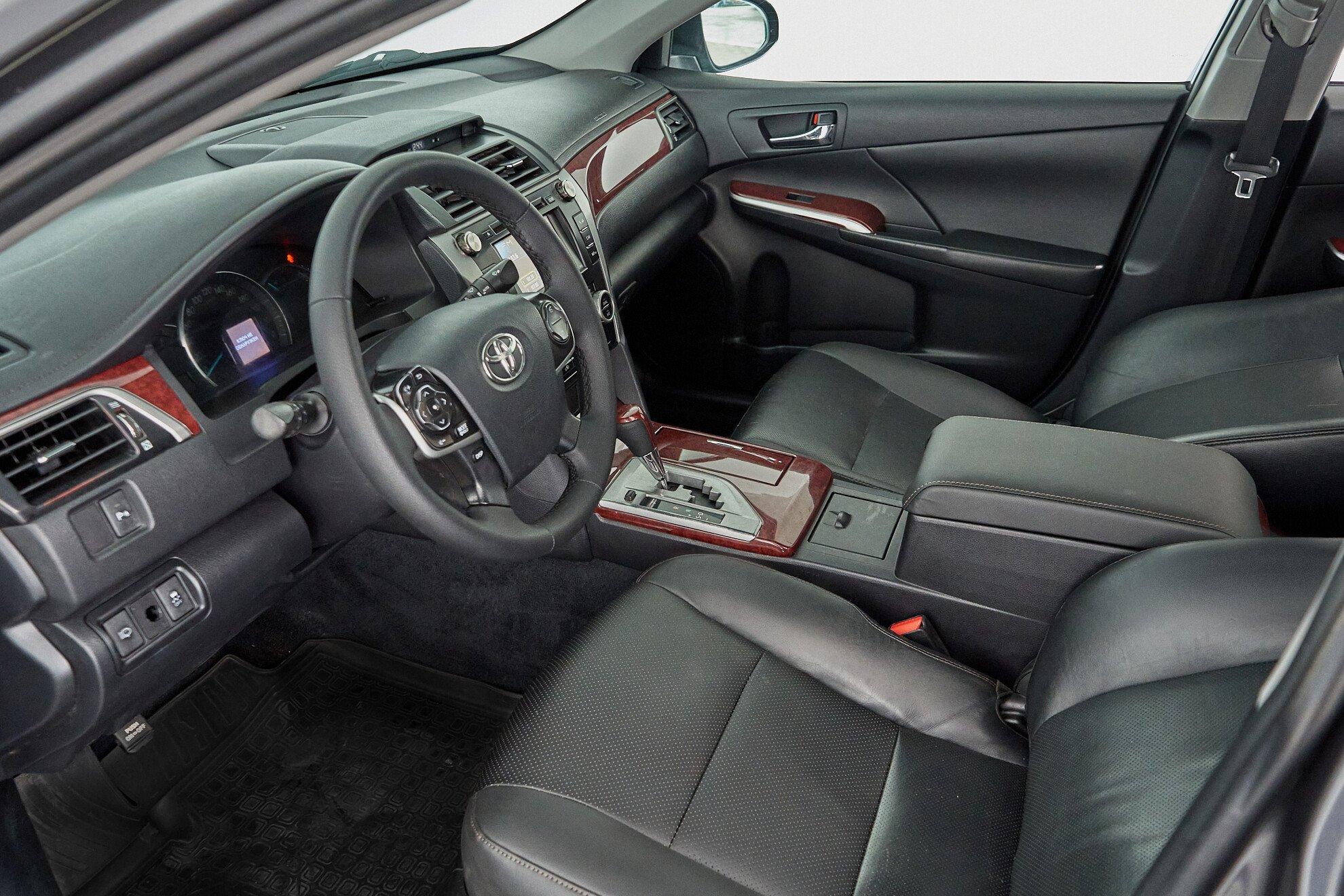Toyota Camry 2013, серый
