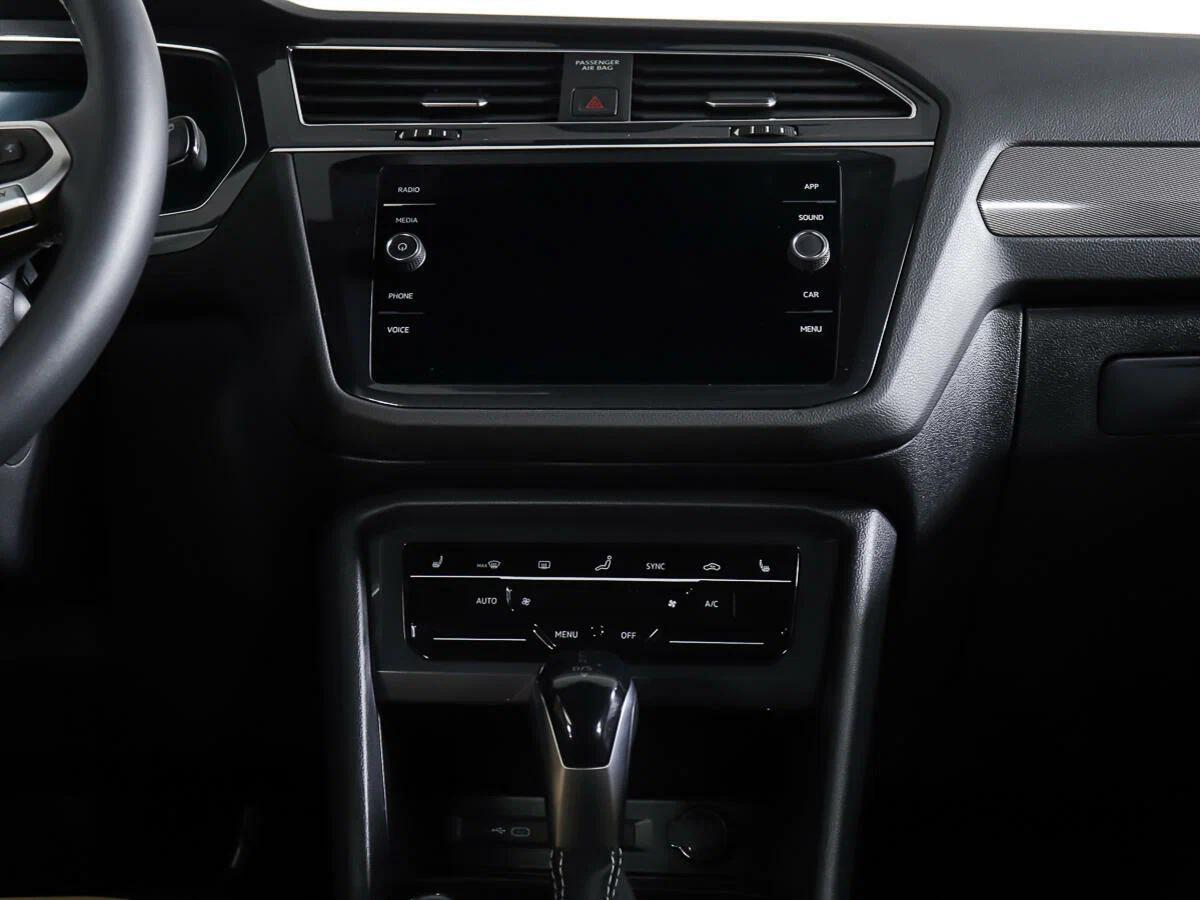 Volkswagen Tiguan 2022, черный