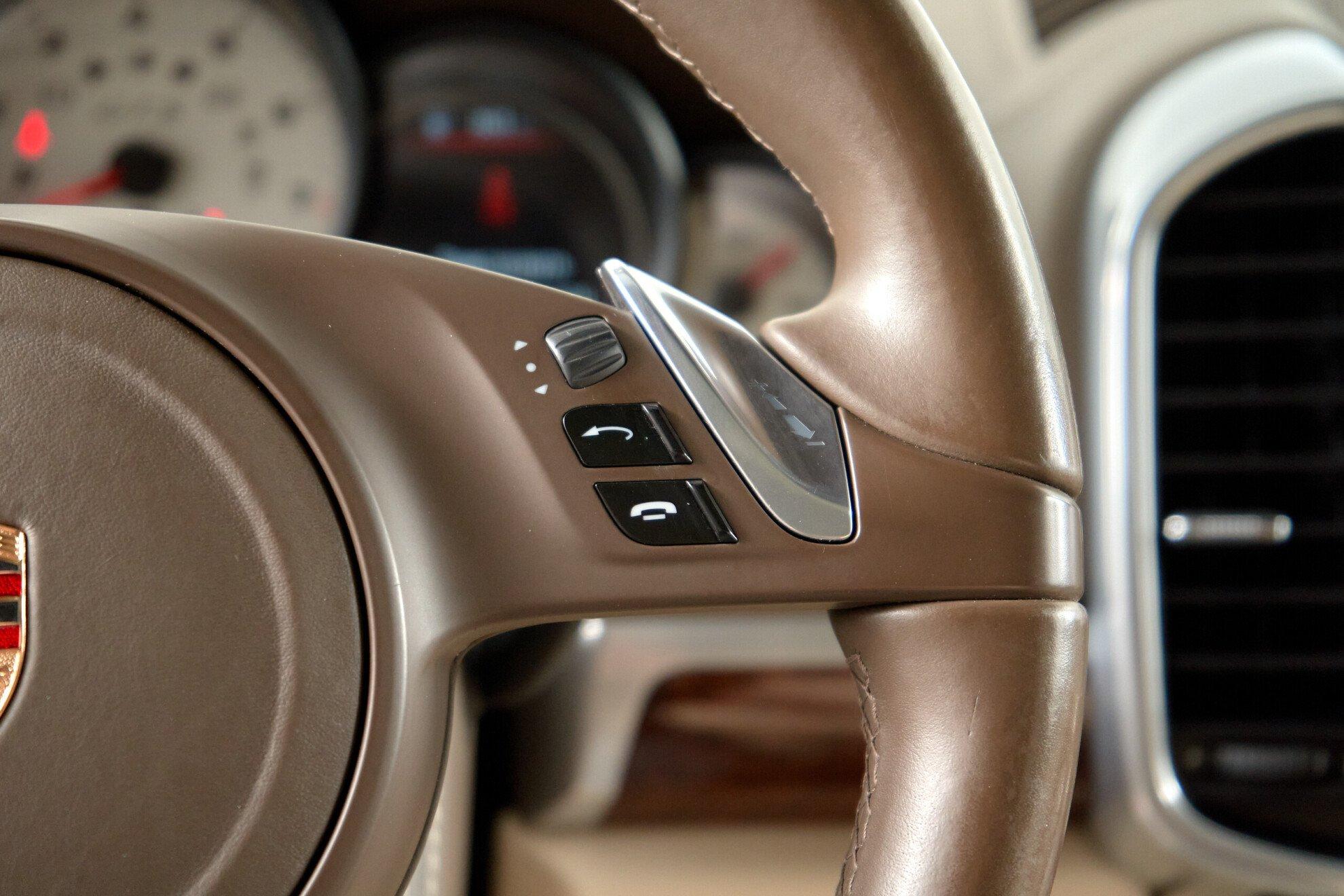 Porsche Cayenne 2012, черный
