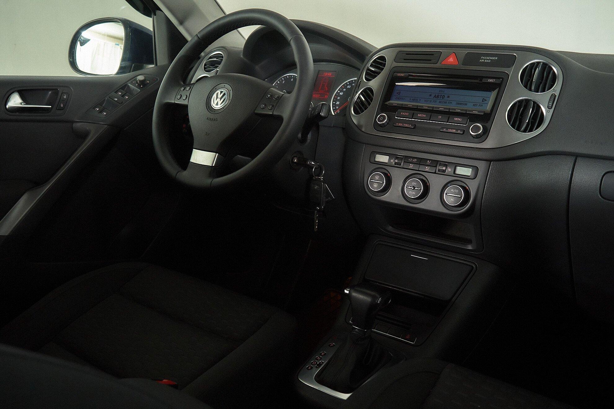 Volkswagen Tiguan 2011, синий