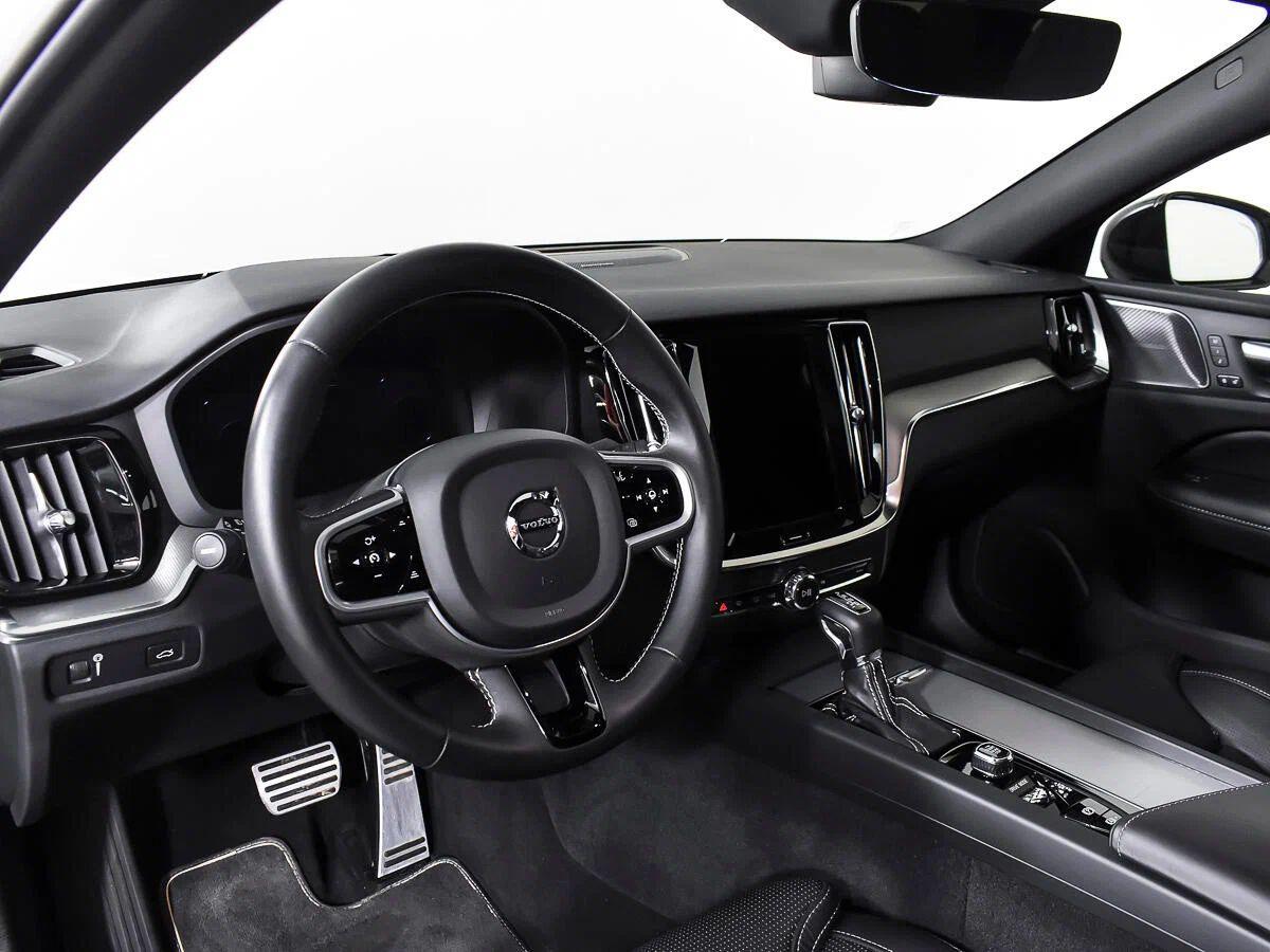 Volvo S60 2022, белый