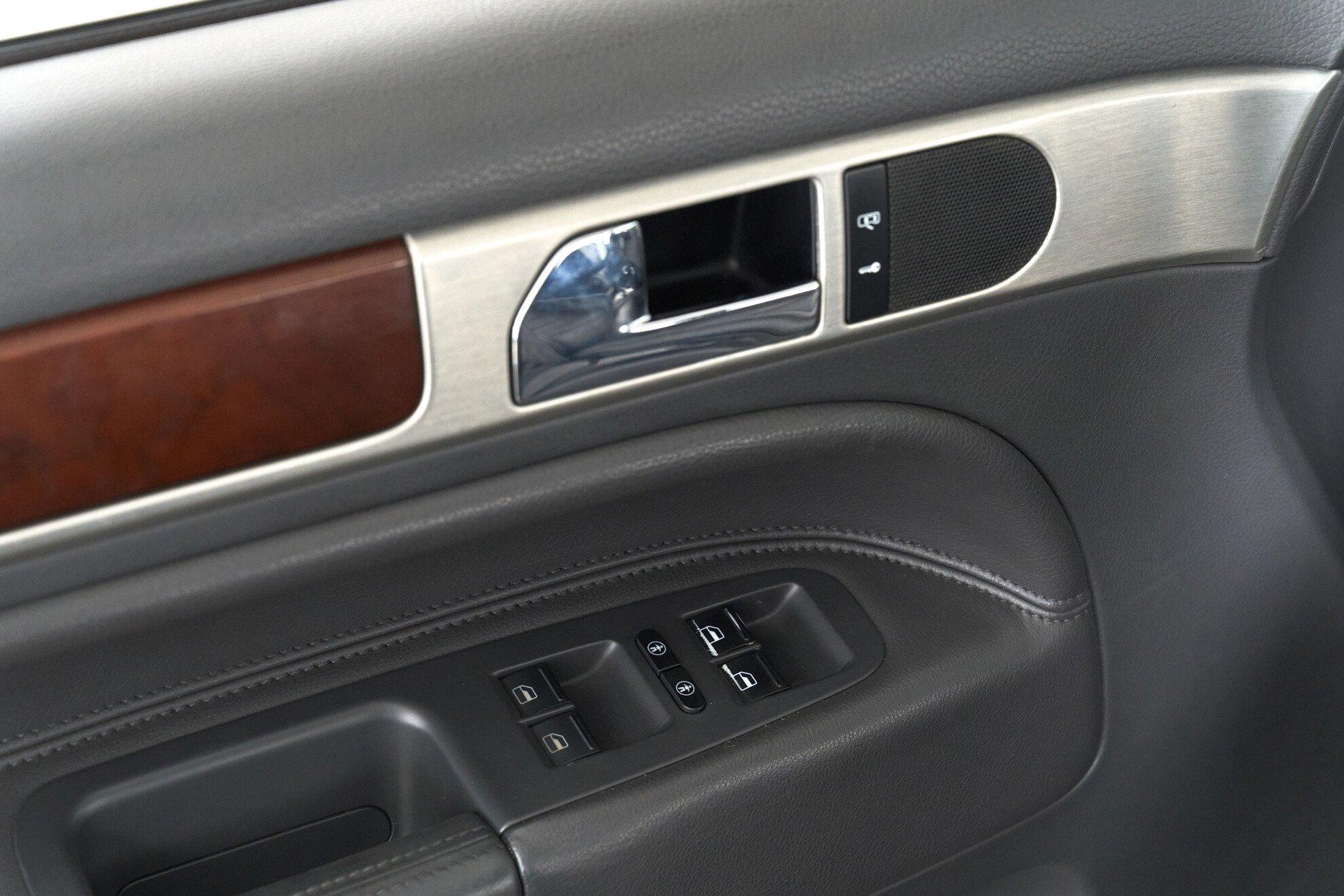 Volkswagen Touareg 2008, черный