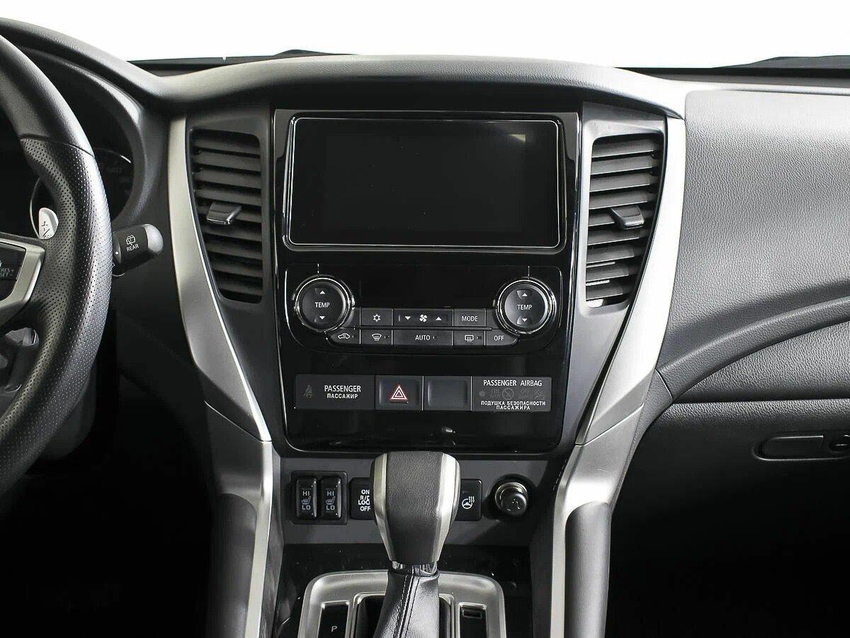 Mitsubishi Pajero Sport 2018, белый