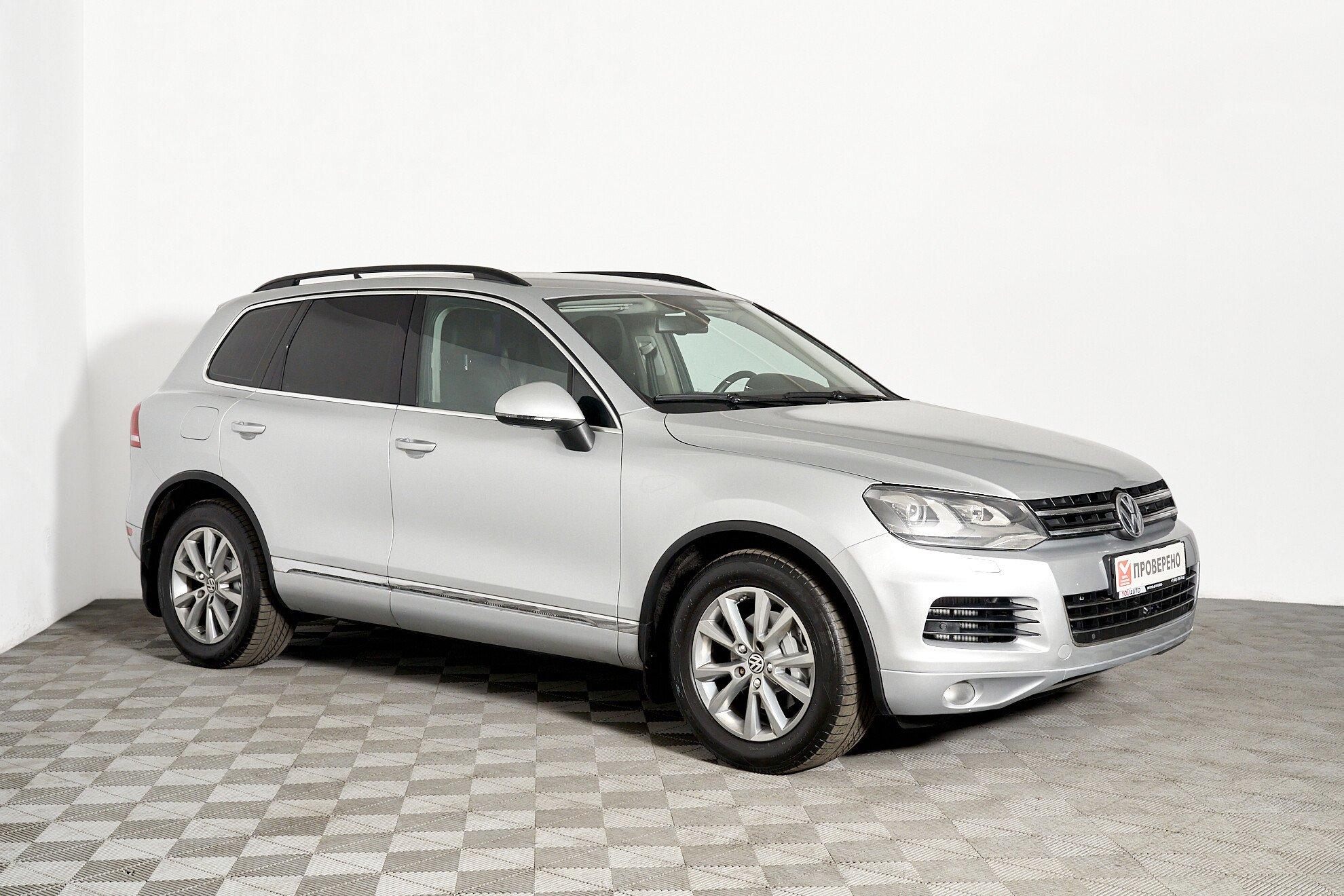 Volkswagen Touareg 2011, серебряный